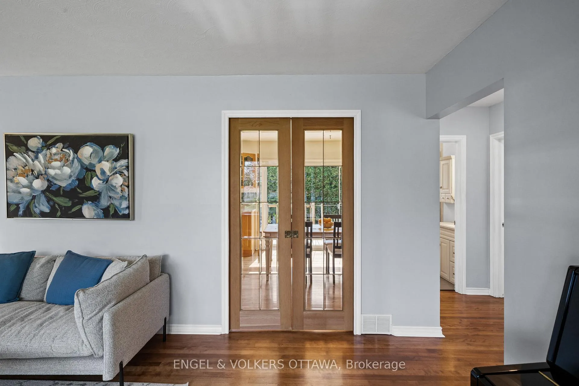 Photo 12 of 1056 Hindley Street, Ottawa, Queensway Terrace North — HOMEH