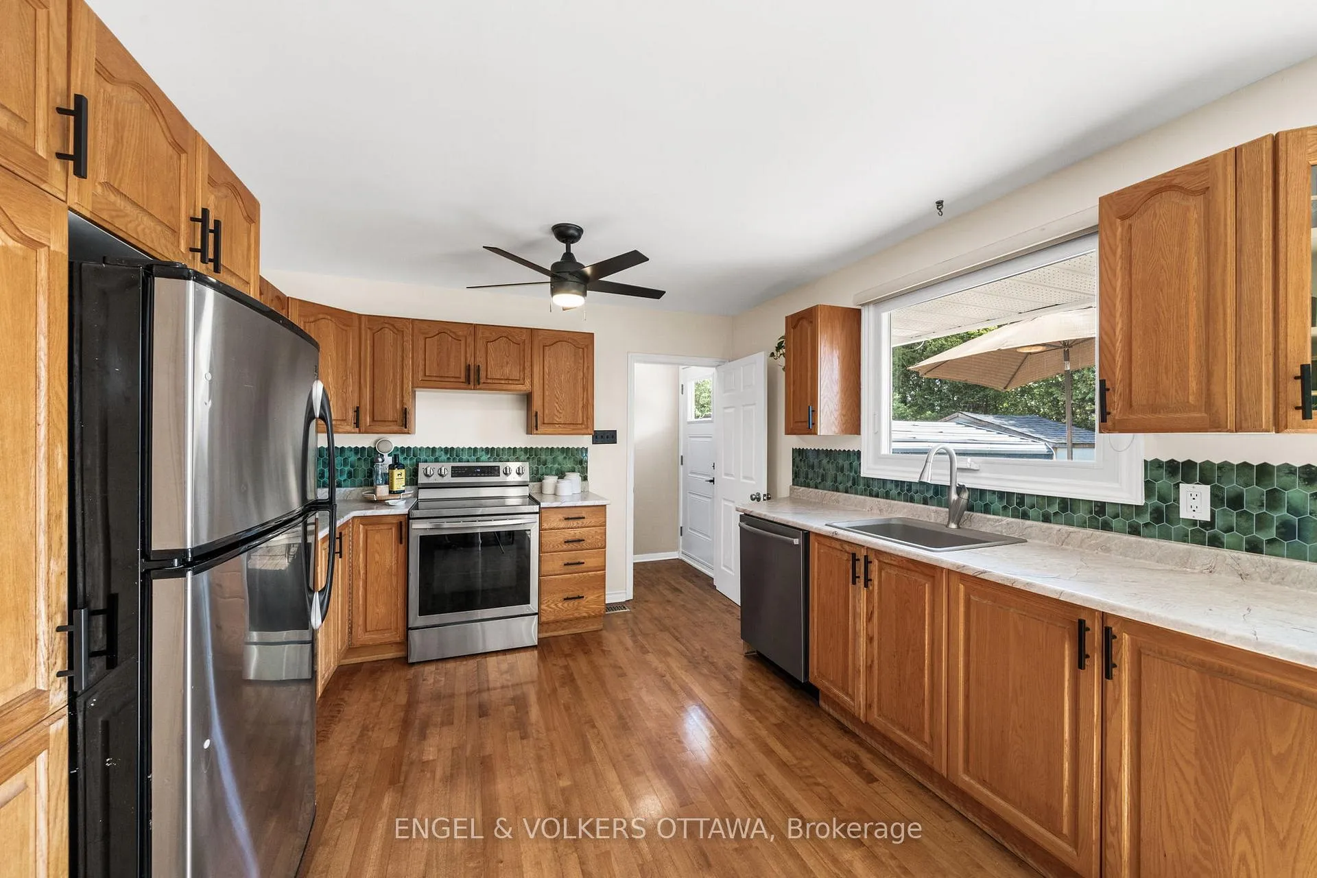 Photo 13 of 1056 Hindley Street, Ottawa, Queensway Terrace North — HOMEH
