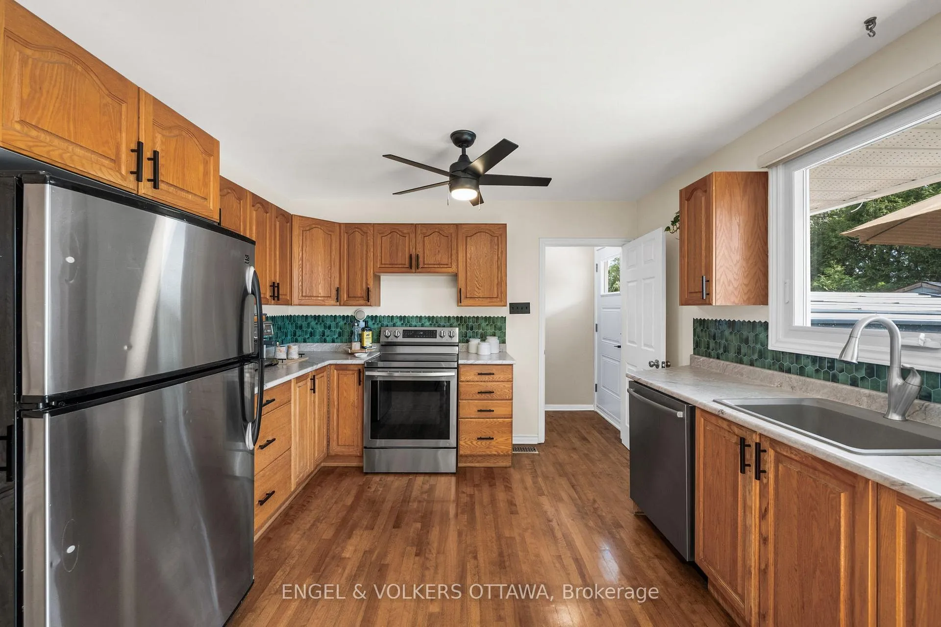 Photo 14 of 1056 Hindley Street, Ottawa, Queensway Terrace North — HOMEH