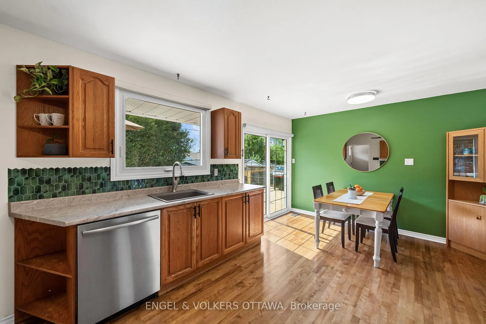 Photo 15 of 1056 Hindley Street, Ottawa, Queensway Terrace North — HOMEH