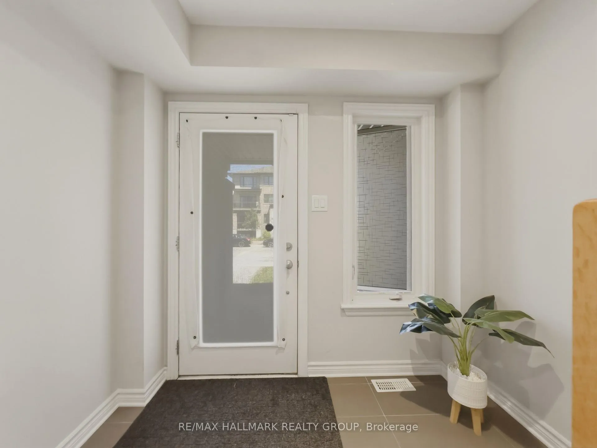 Photo 2 of 595 Compass Street, Ottawa, Mer Bleue/Bradley Estates/Anderson Park — HOMEH