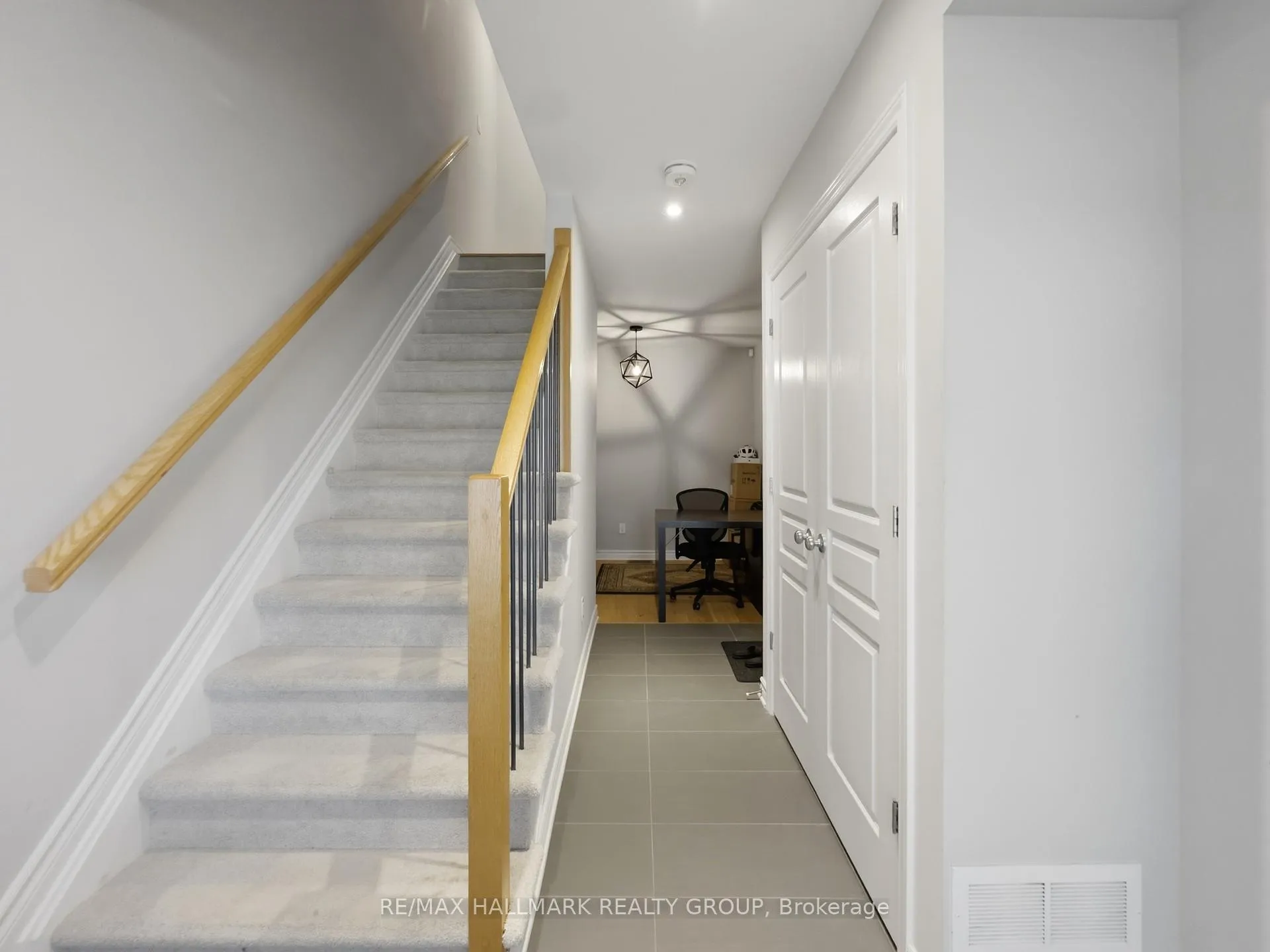 Photo 3 of 595 Compass Street, Ottawa, Mer Bleue/Bradley Estates/Anderson Park — HOMEH