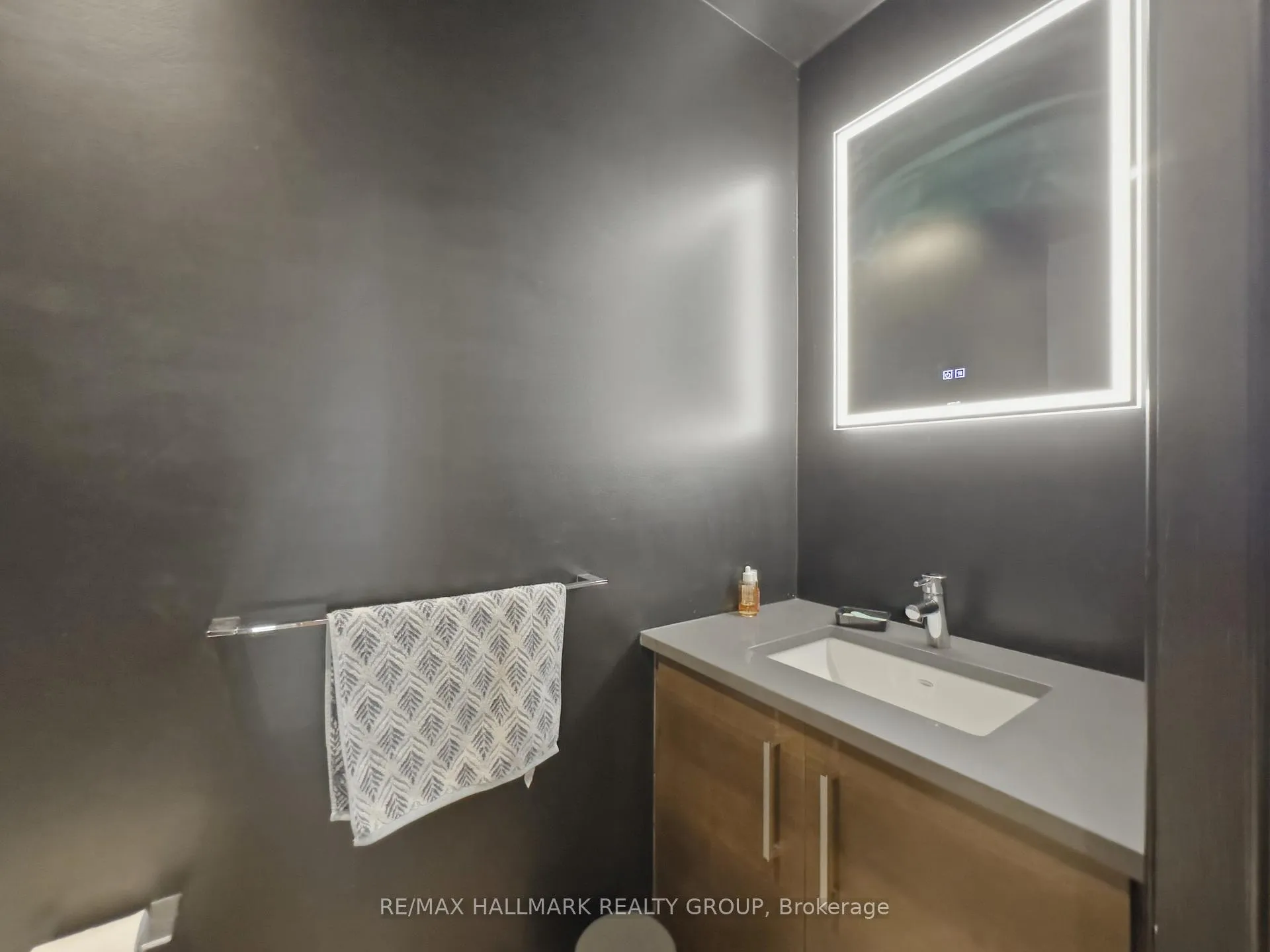 Photo 5 of 595 Compass Street, Ottawa, Mer Bleue/Bradley Estates/Anderson Park — HOMEH
