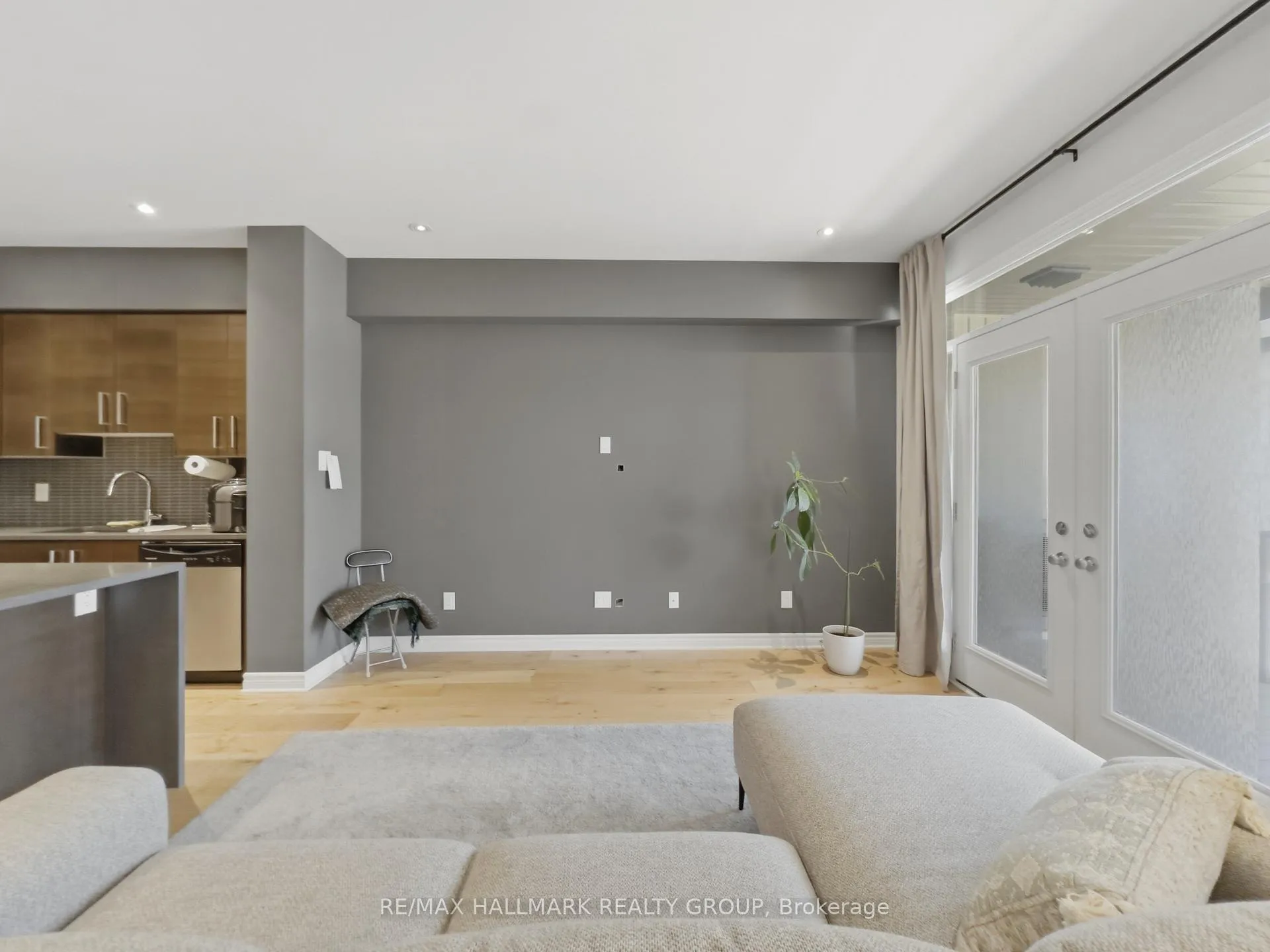 Photo 11 of 595 Compass Street, Ottawa, Mer Bleue/Bradley Estates/Anderson Park — HOMEH