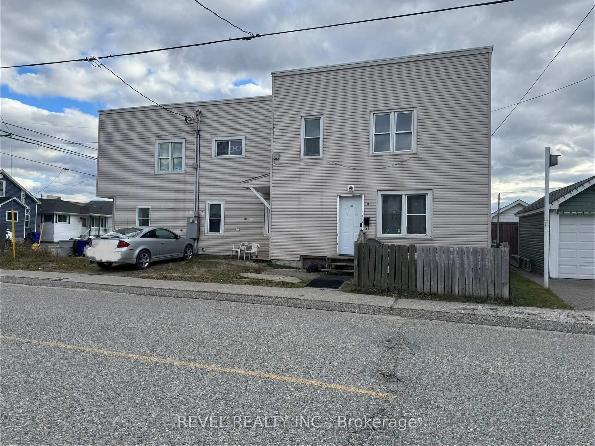Front of 201-203 Balsam Street S
