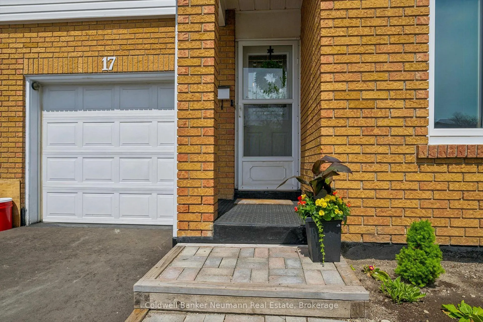 Photo 2 of 17 Histon Crescent, Brampton, Madoc — HOMEH
