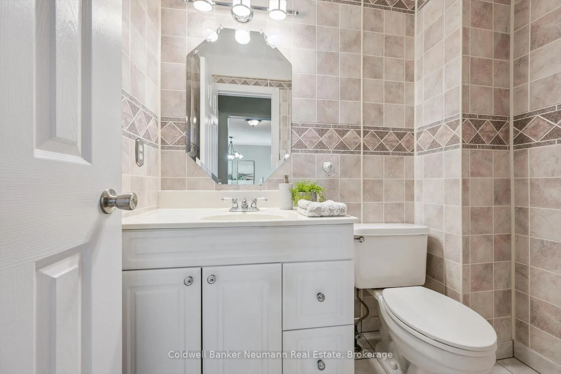 Photo 10 of 17 Histon Crescent, Brampton, Madoc — HOMEH