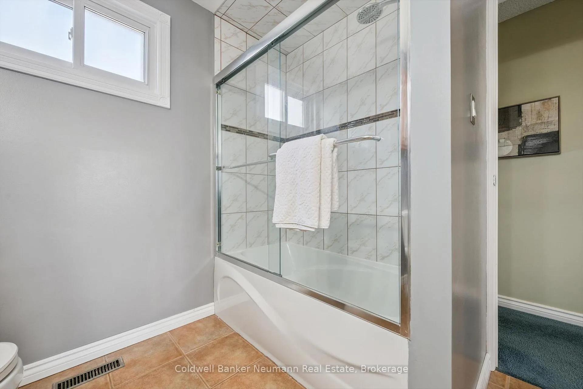 Photo 18 of 17 Histon Crescent, Brampton, Madoc — HOMEH