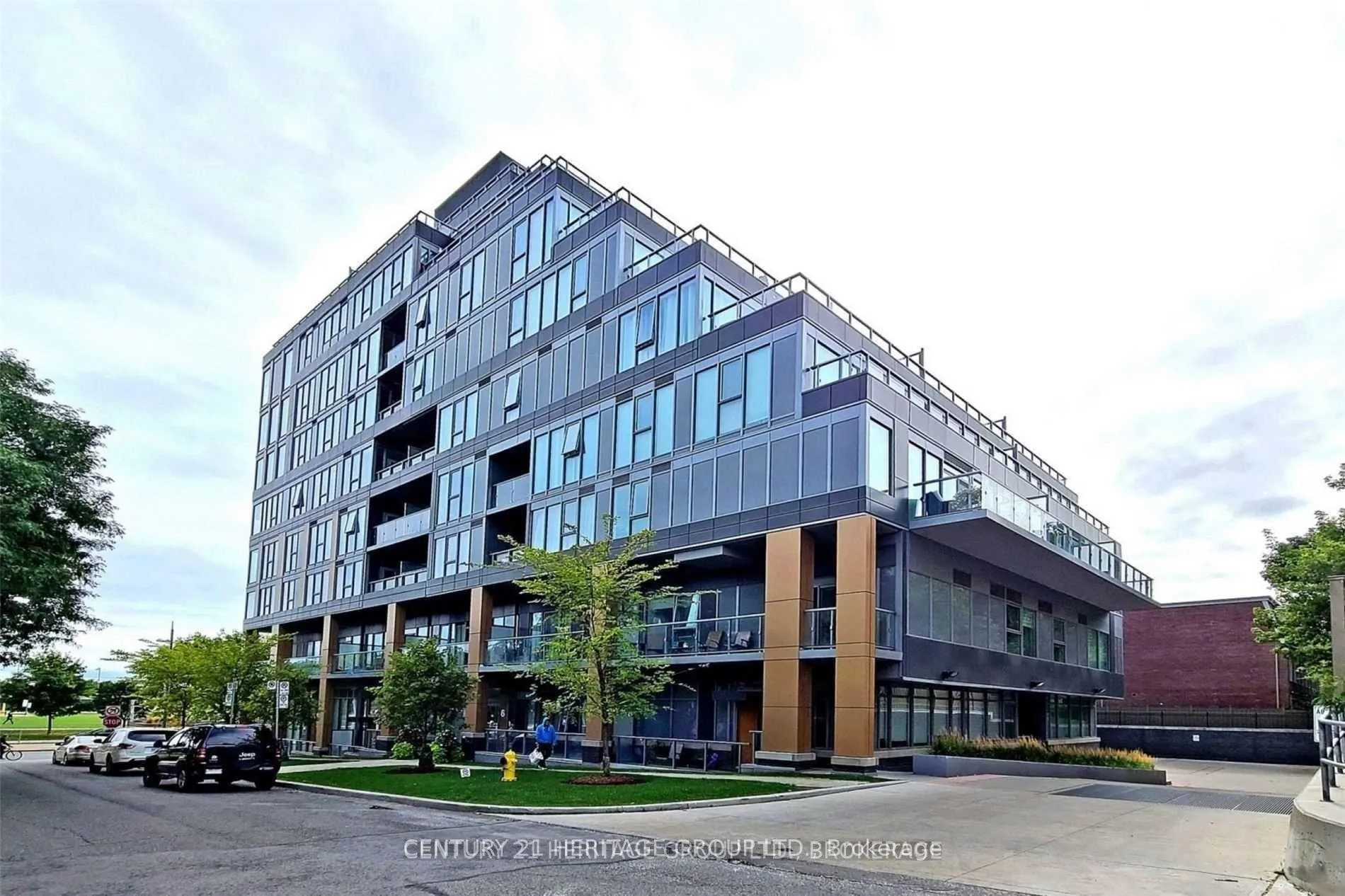 Front of Unit 512, 6 Parkwood Avenue