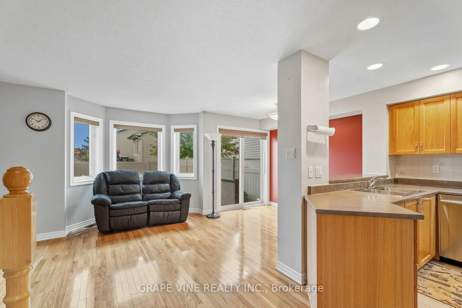 Photo 7 of 16 Cedar Valley Drive, Ottawa, Kanata - Bridlewood — HOMEH