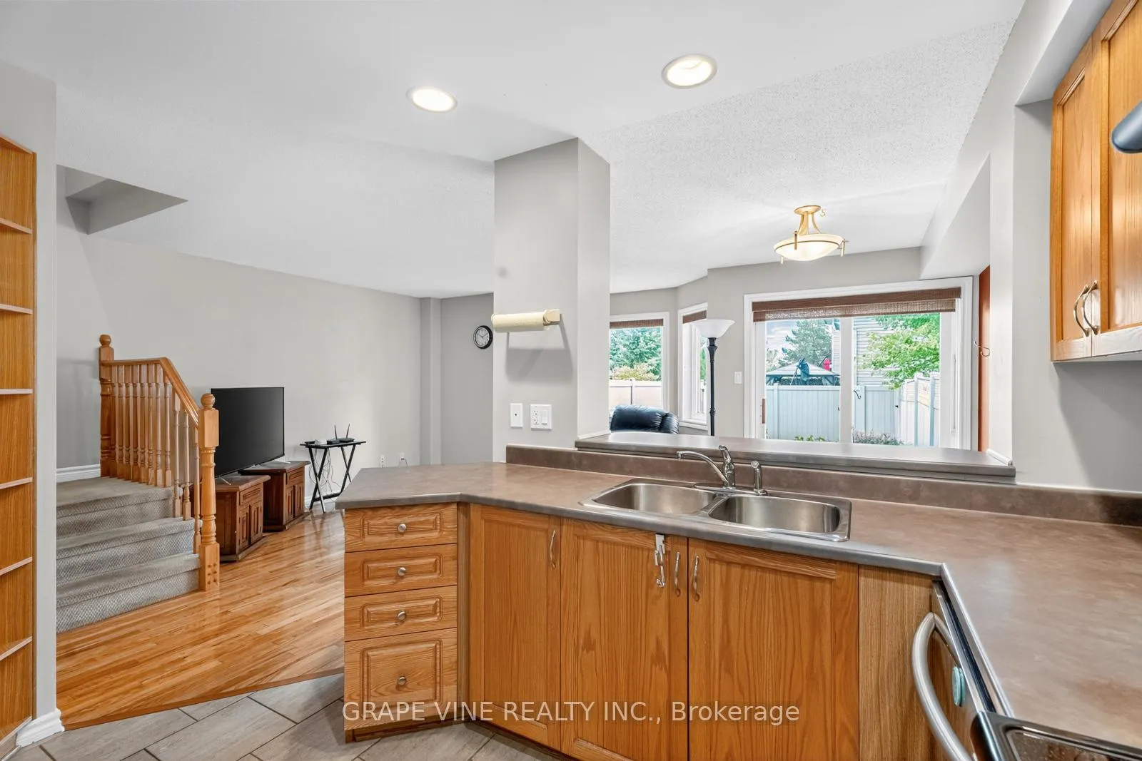 Photo 15 of 16 Cedar Valley Drive, Ottawa, Kanata - Bridlewood — HOMEH