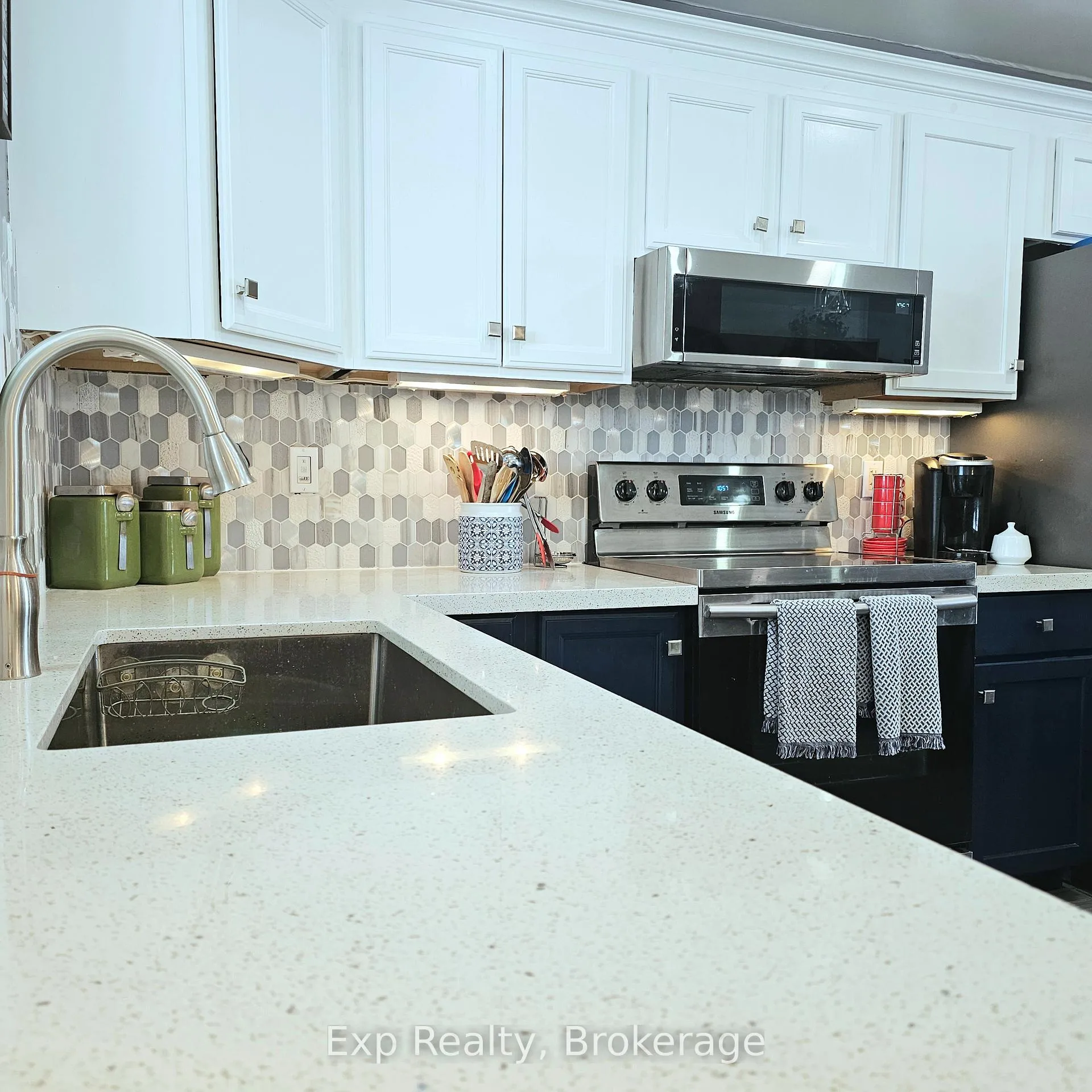 Photo 8 of 7 Rosewood Drive, Quinte West, Frankford Ward — HOMEH
