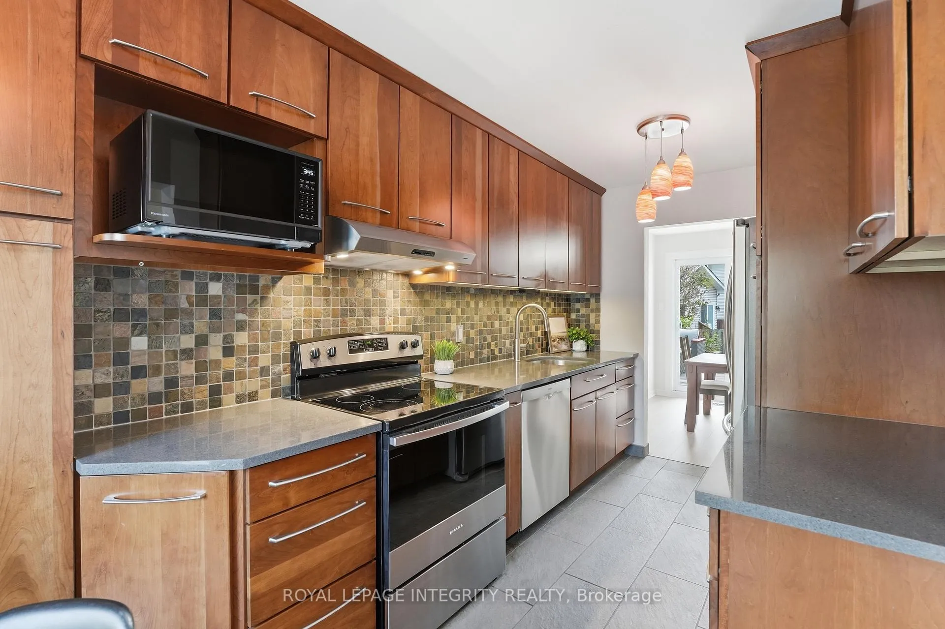 Photo 2 of 40 Barra Avenue, Ottawa, Kanata - Glencairn/Hazeldean — HOMEH