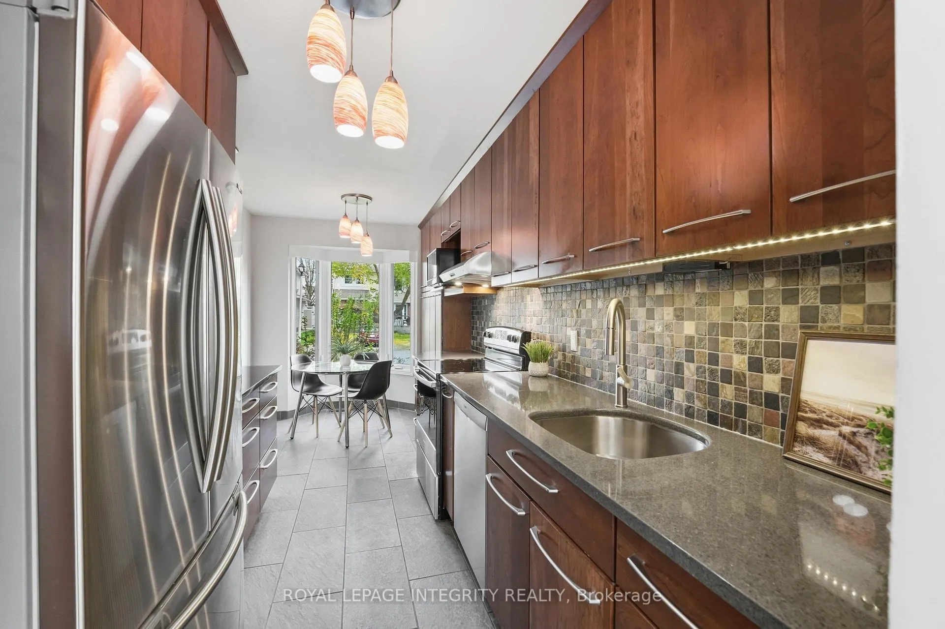 Photo 4 of 40 Barra Avenue, Ottawa, Kanata - Glencairn/Hazeldean — HOMEH