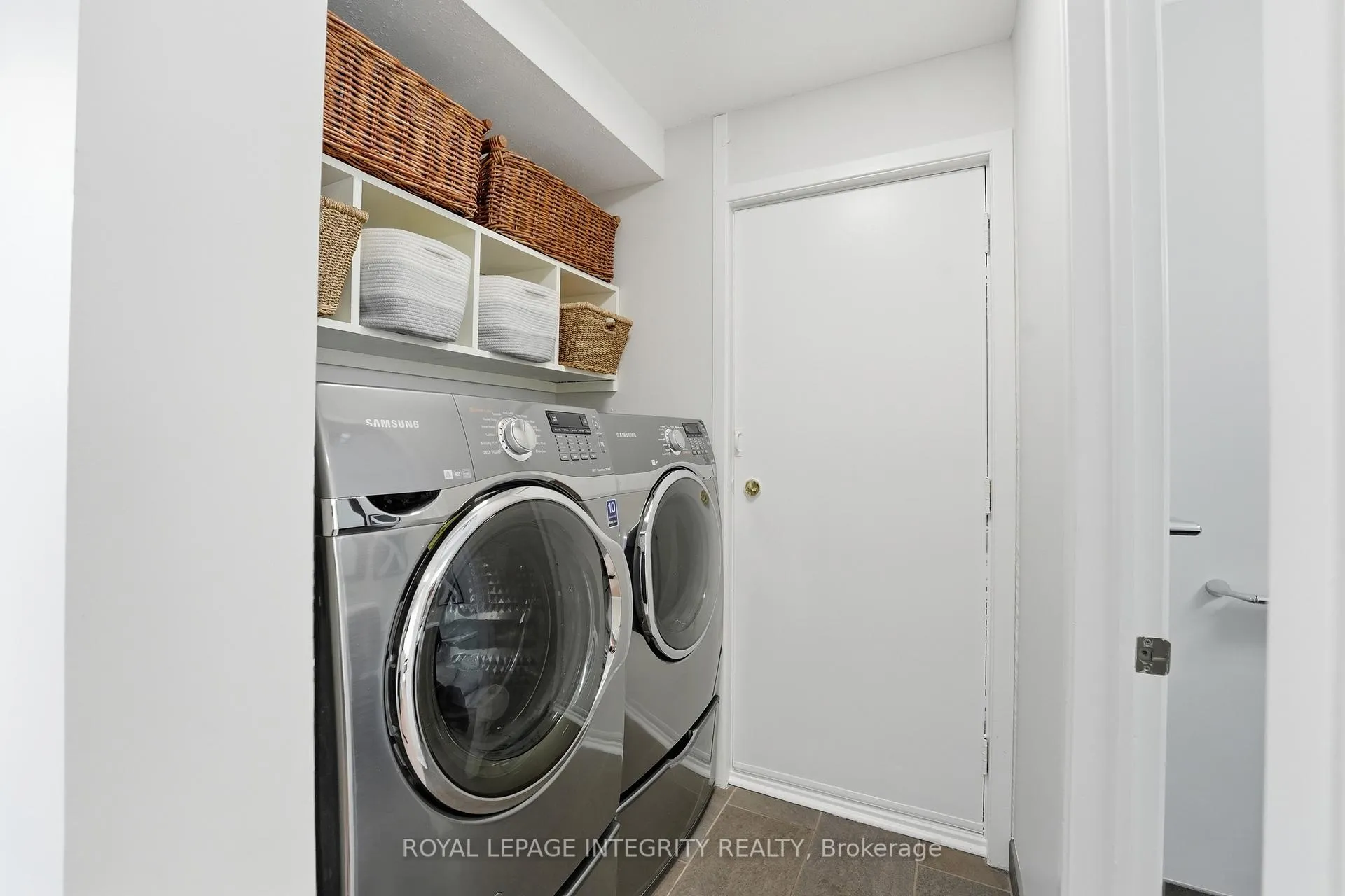 Photo 10 of 40 Barra Avenue, Ottawa, Kanata - Glencairn/Hazeldean — HOMEH