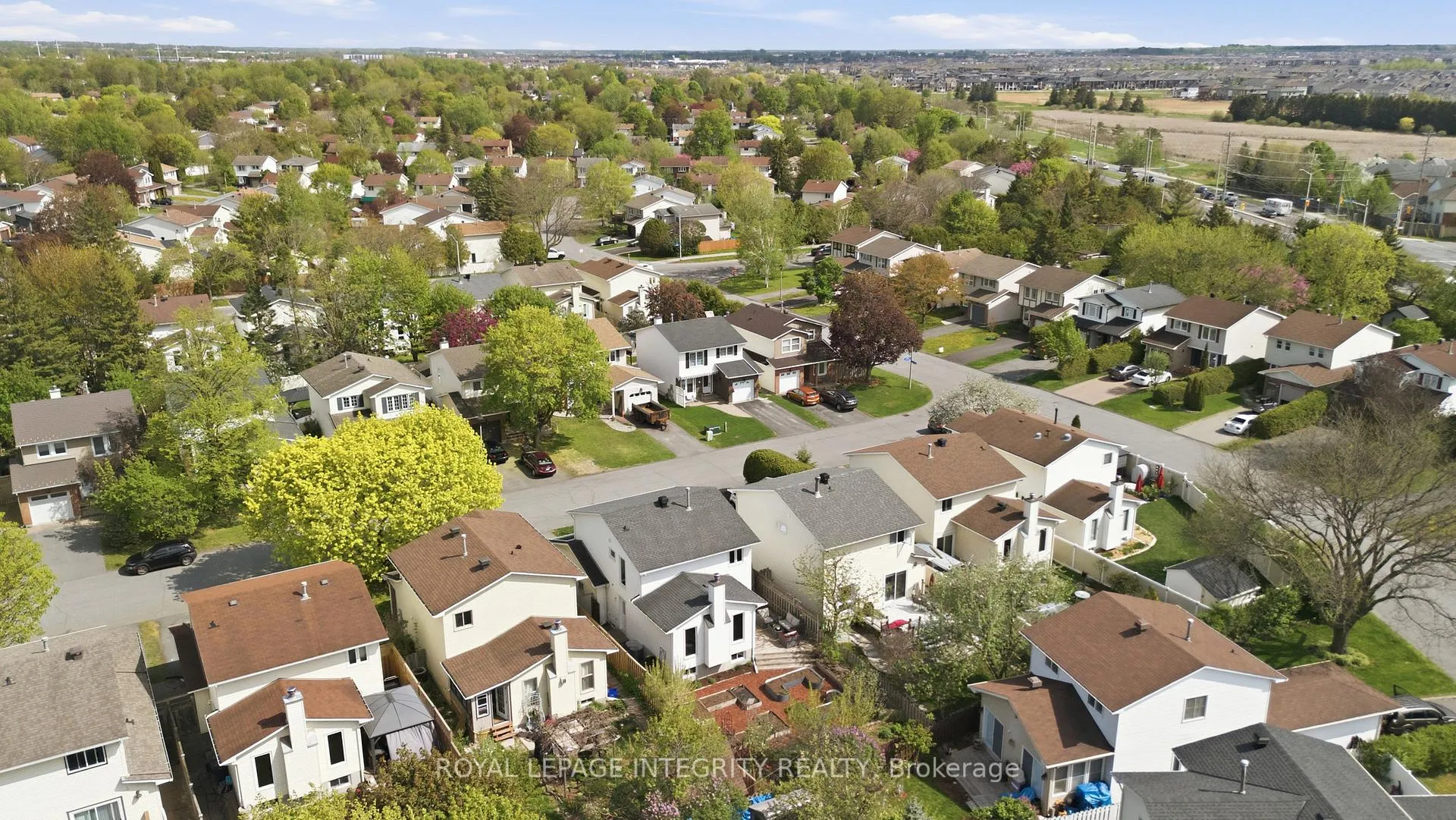 Photo 37 of 40 Barra Avenue, Ottawa, Kanata - Glencairn/Hazeldean — HOMEH