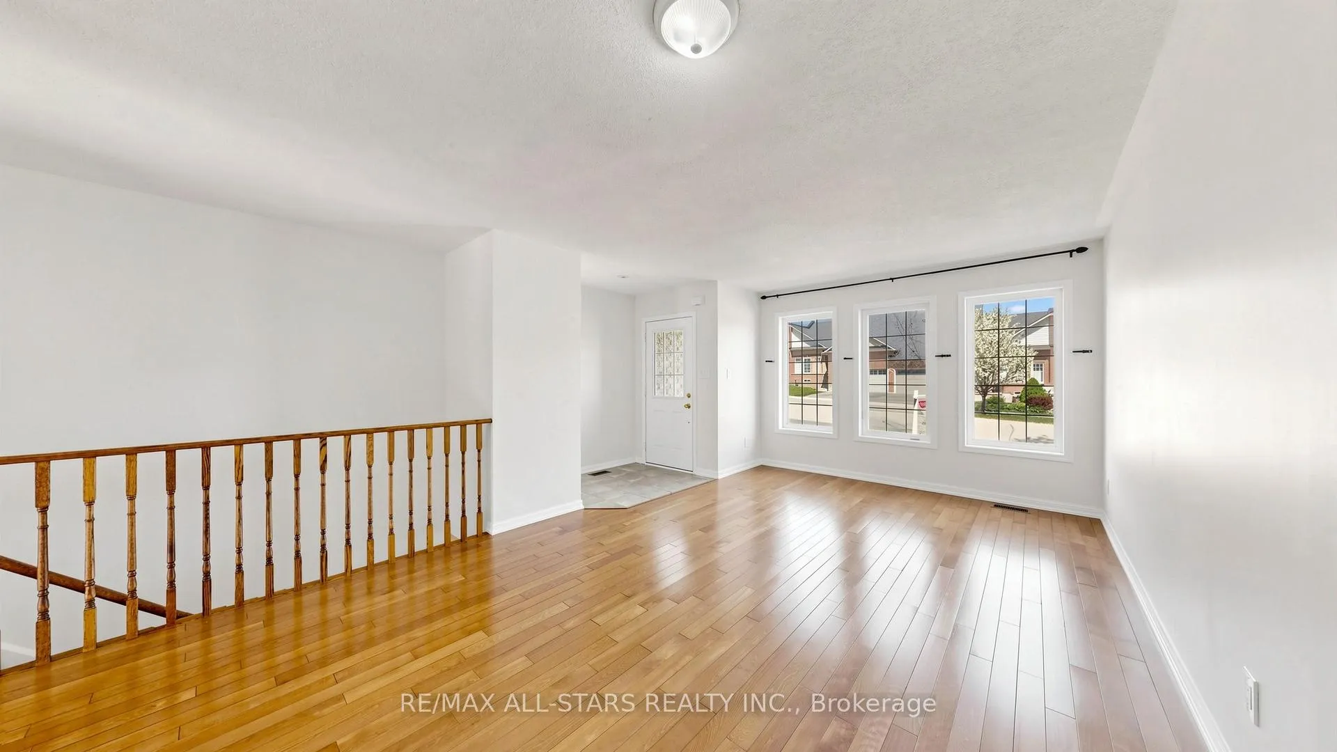 Photo 4 of 22 Geo Izatt Drive, Uxbridge — HOMEH