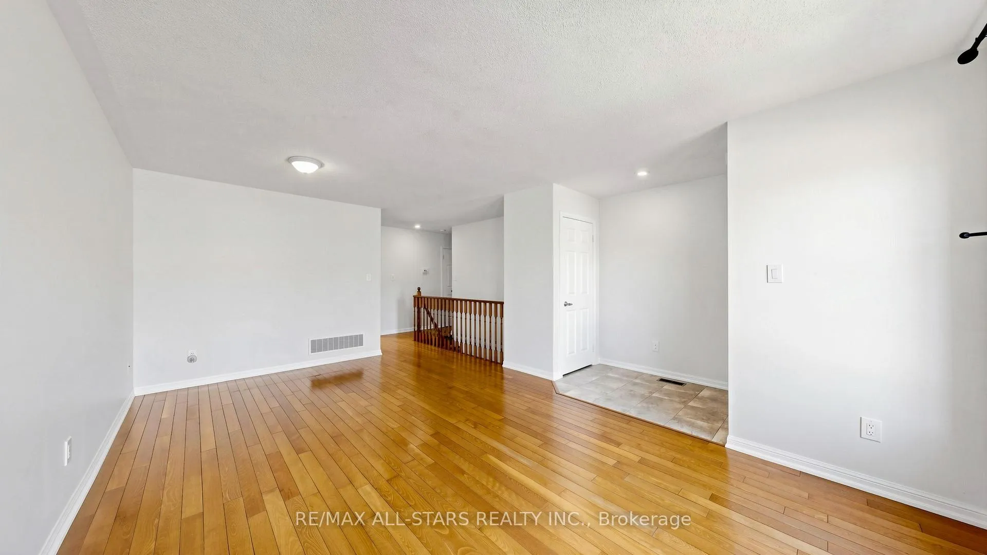Photo 6 of 22 Geo Izatt Drive, Uxbridge — HOMEH