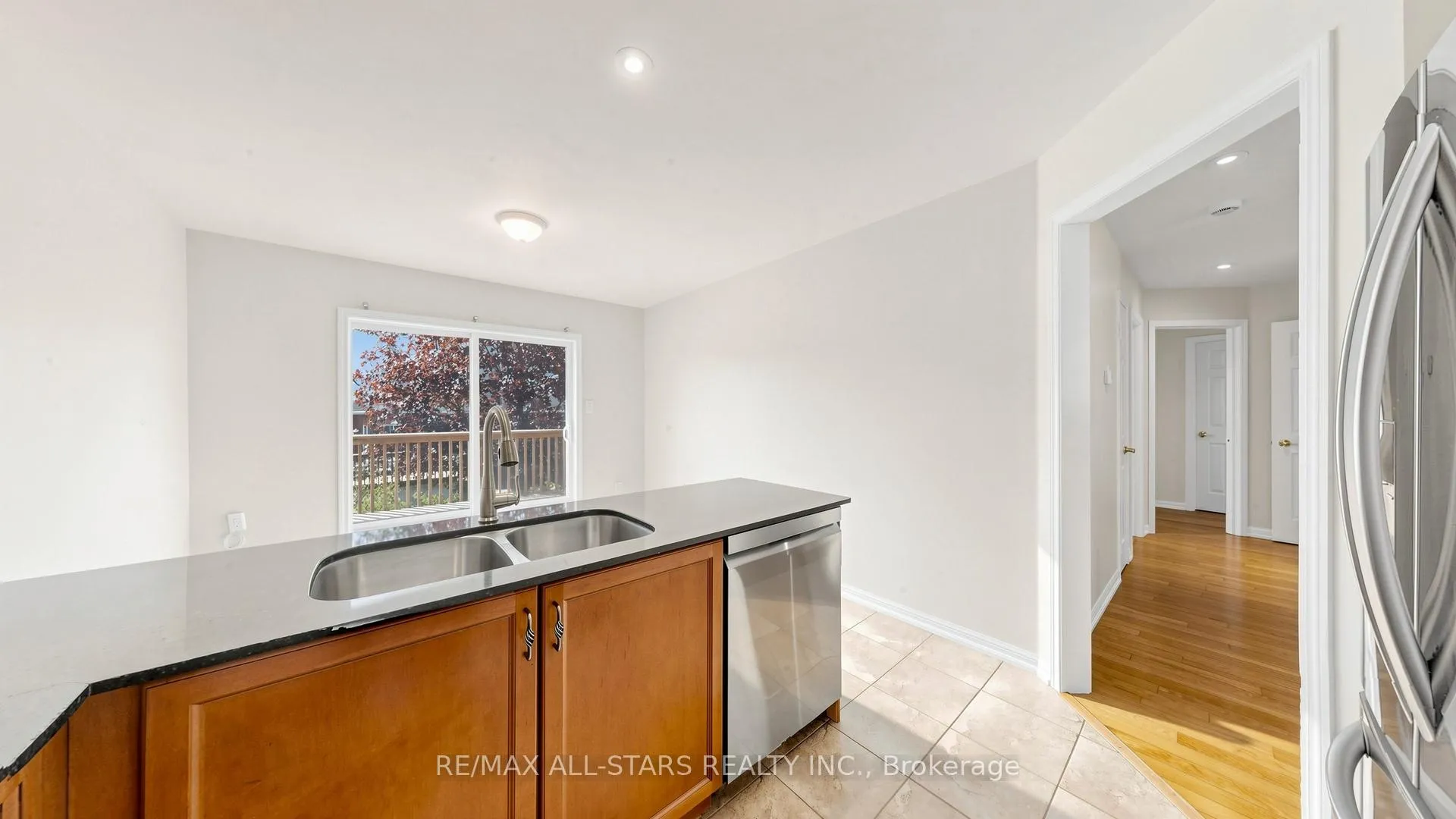 Photo 9 of 22 Geo Izatt Drive, Uxbridge — HOMEH