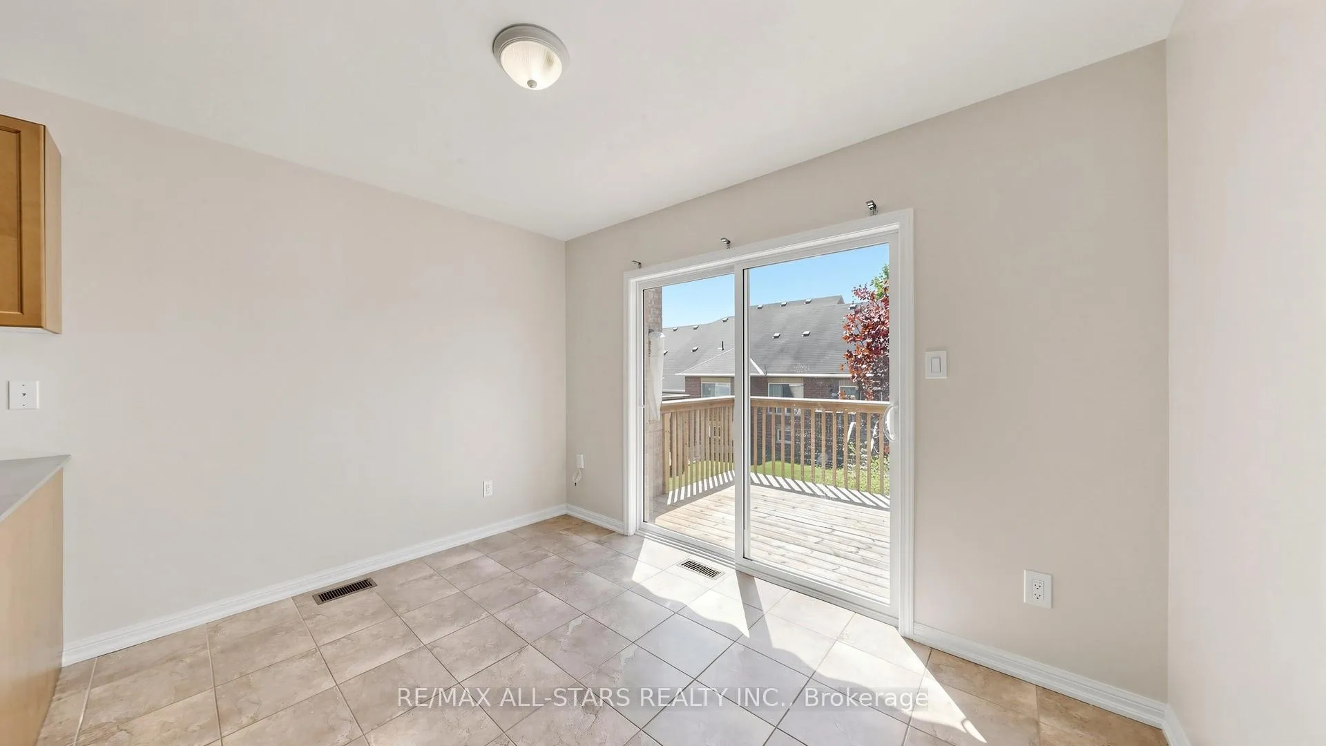 Photo 10 of 22 Geo Izatt Drive, Uxbridge — HOMEH