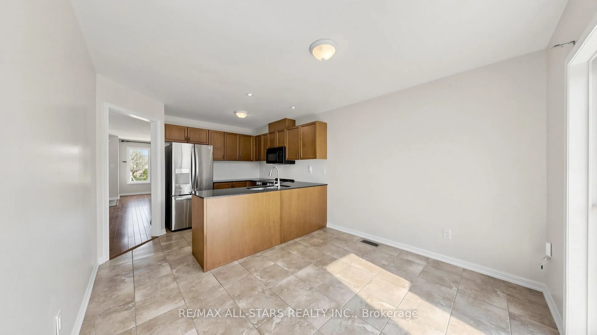 Photo 11 of 22 Geo Izatt Drive, Uxbridge — HOMEH