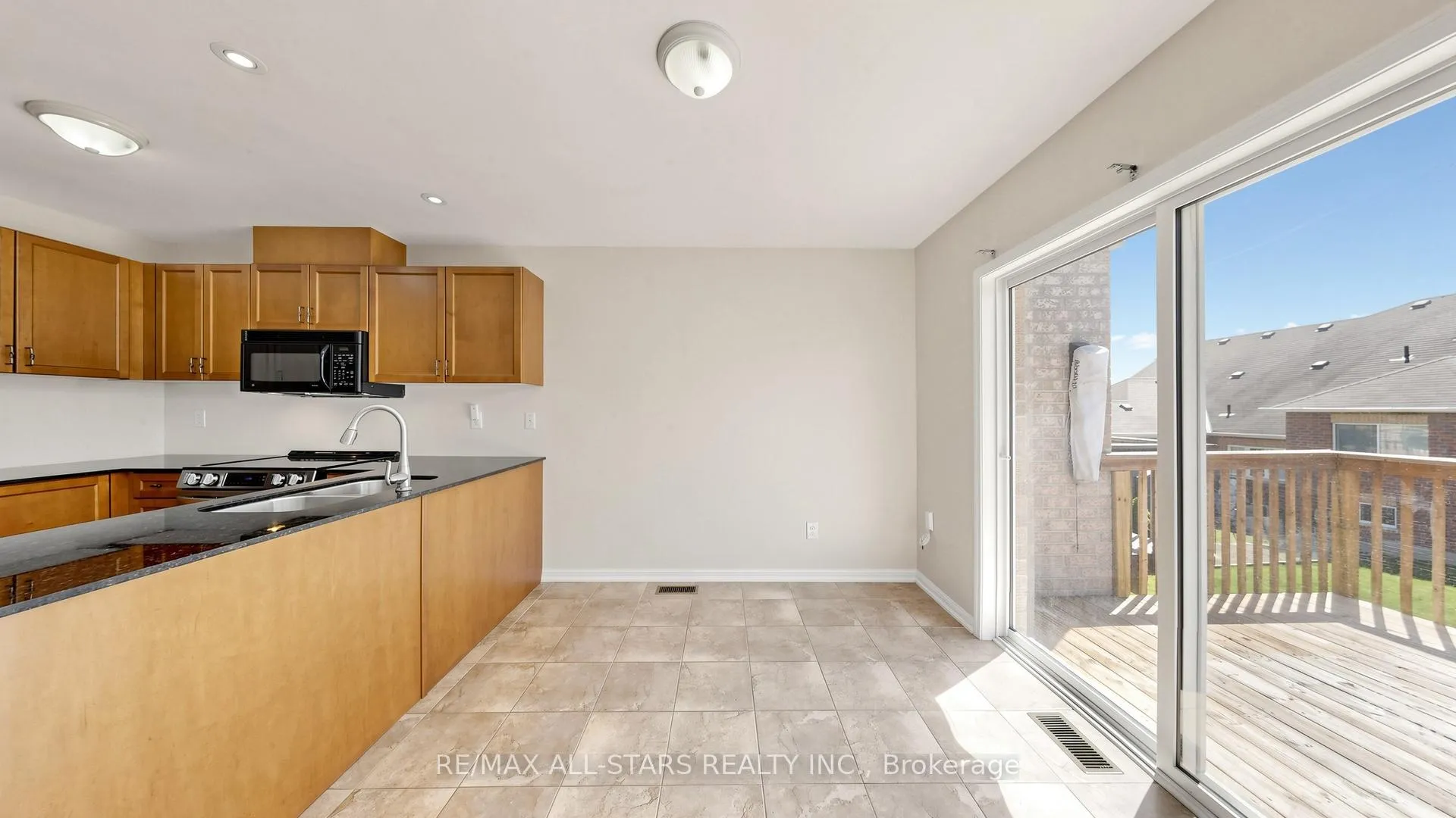 Photo 12 of 22 Geo Izatt Drive, Uxbridge — HOMEH