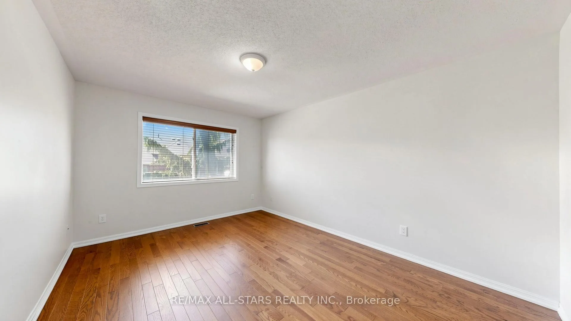 Photo 13 of 22 Geo Izatt Drive, Uxbridge — HOMEH