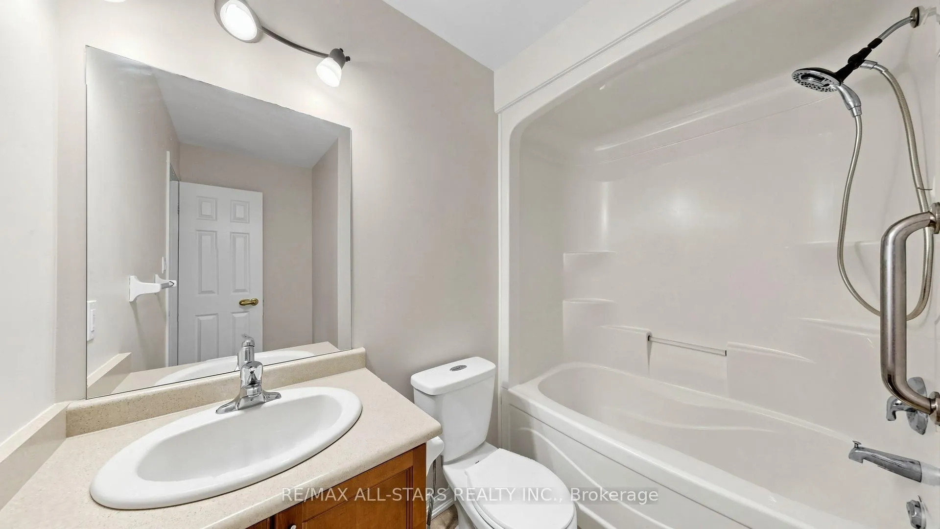 Photo 15 of 22 Geo Izatt Drive, Uxbridge — HOMEH