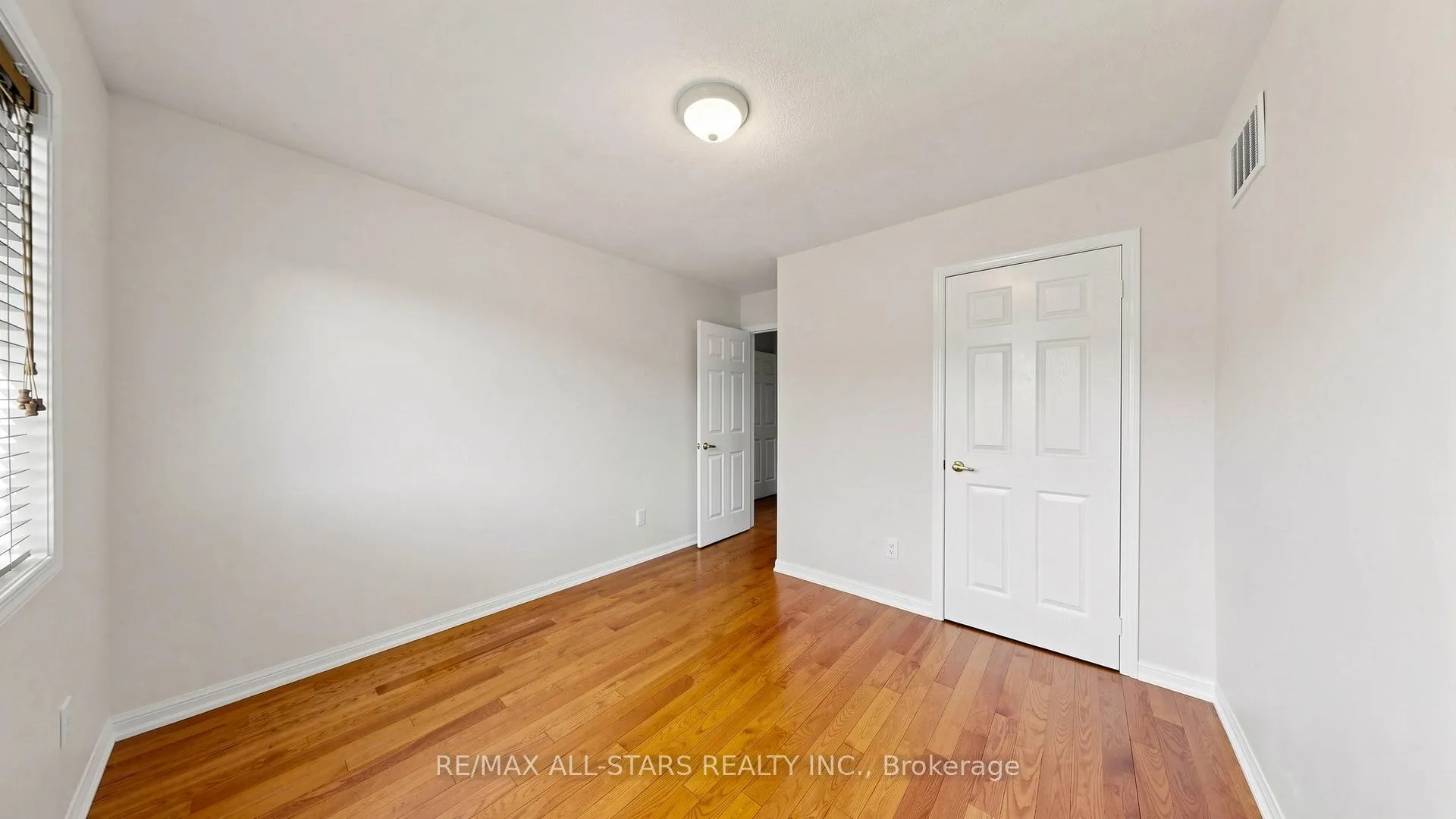 Photo 16 of 22 Geo Izatt Drive, Uxbridge — HOMEH