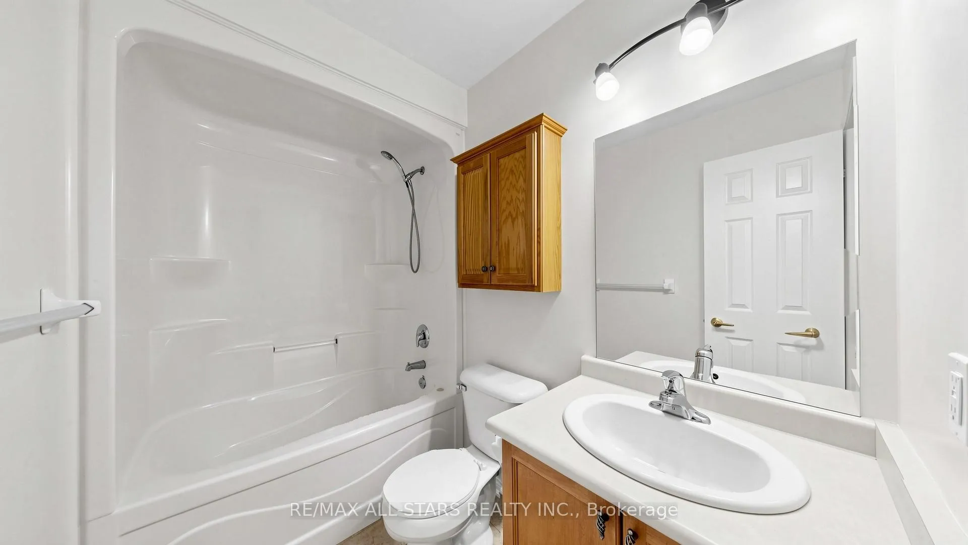Photo 17 of 22 Geo Izatt Drive, Uxbridge — HOMEH