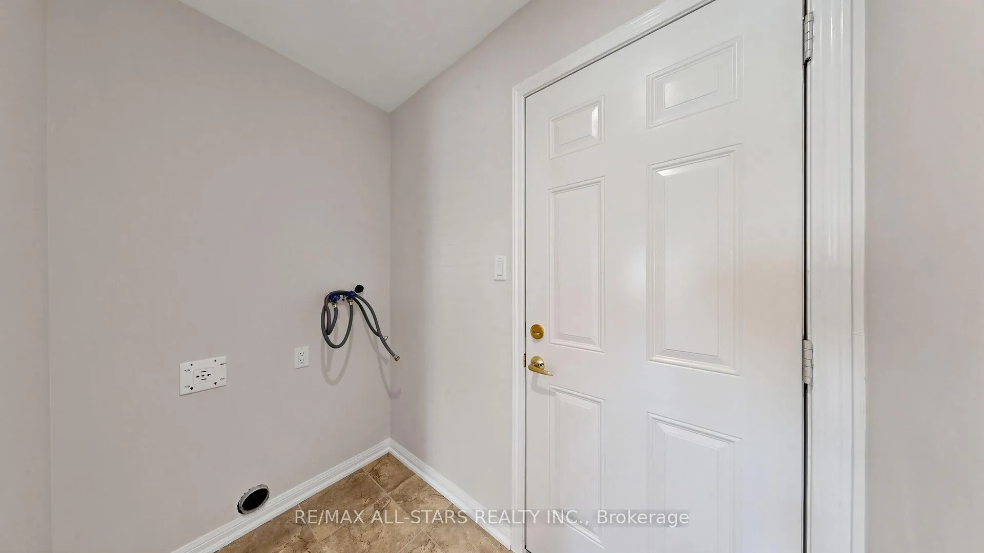 Photo 19 of 22 Geo Izatt Drive, Uxbridge — HOMEH
