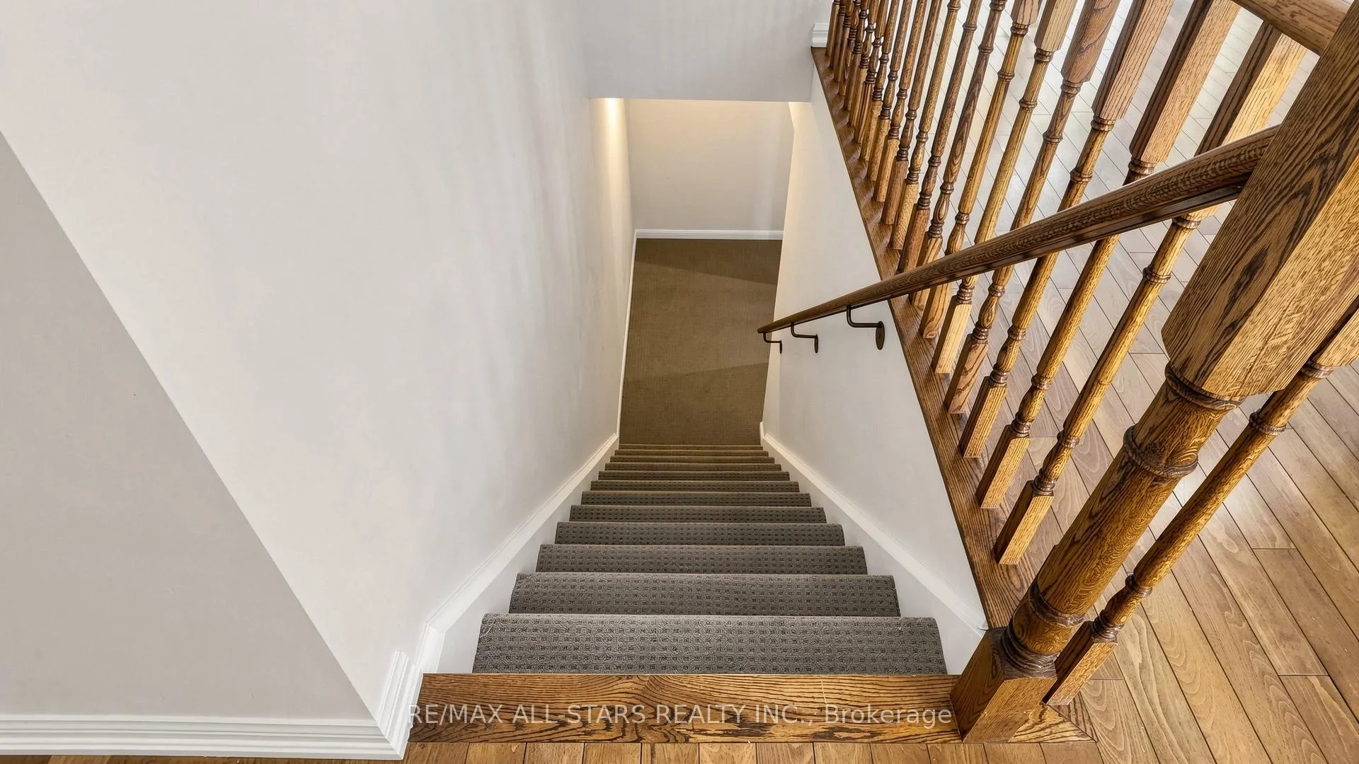Photo 20 of 22 Geo Izatt Drive, Uxbridge — HOMEH