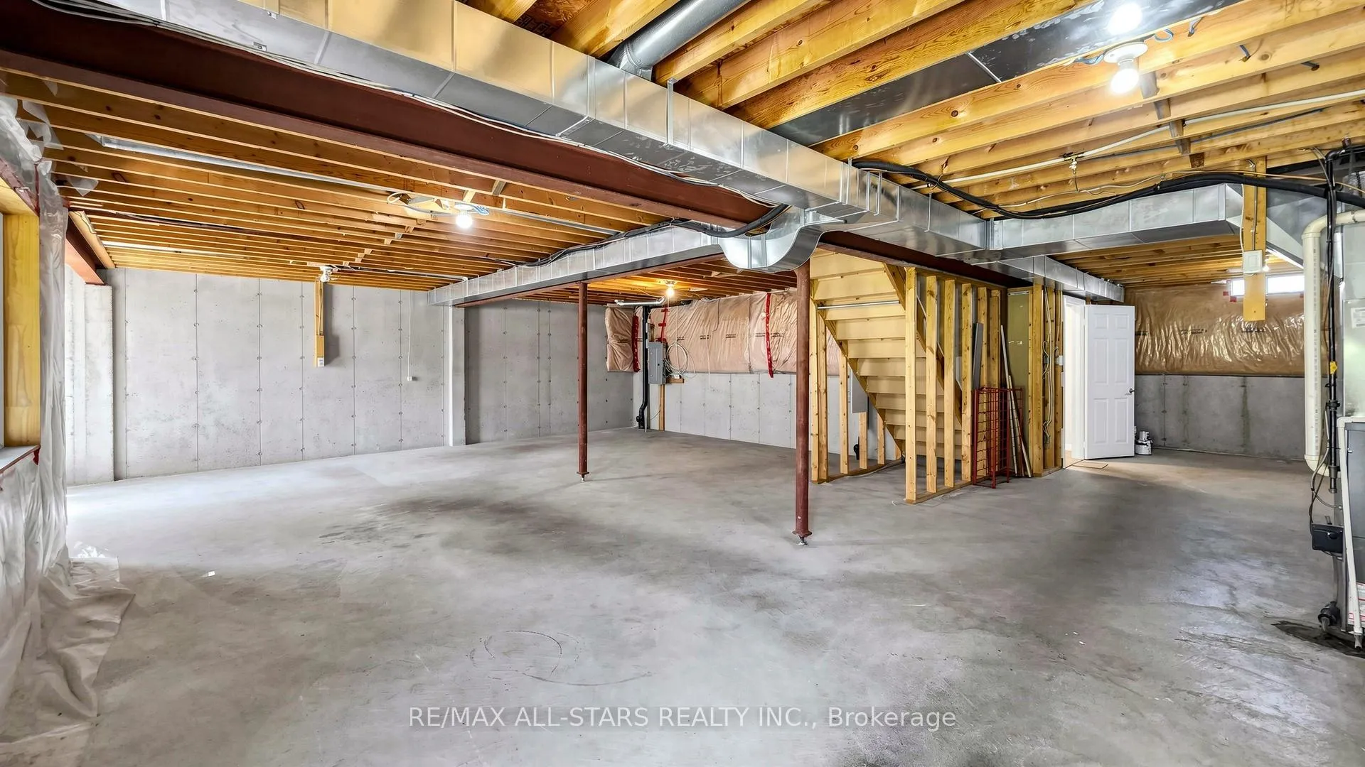 Photo 23 of 22 Geo Izatt Drive, Uxbridge — HOMEH