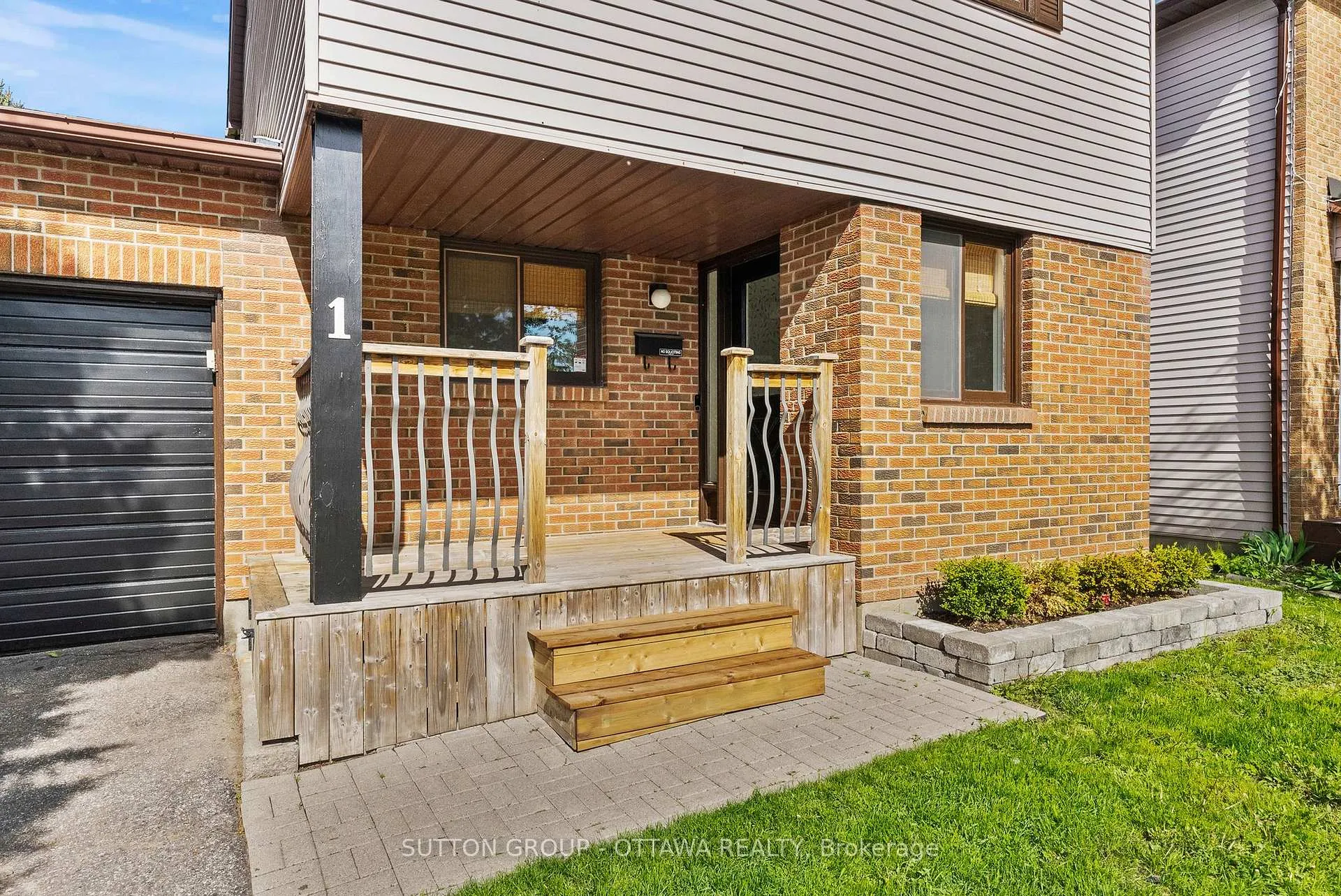 Photo 3 of 1 Airycot Circle, Ottawa, Barrhaven - Pheasant Run — HOMEH