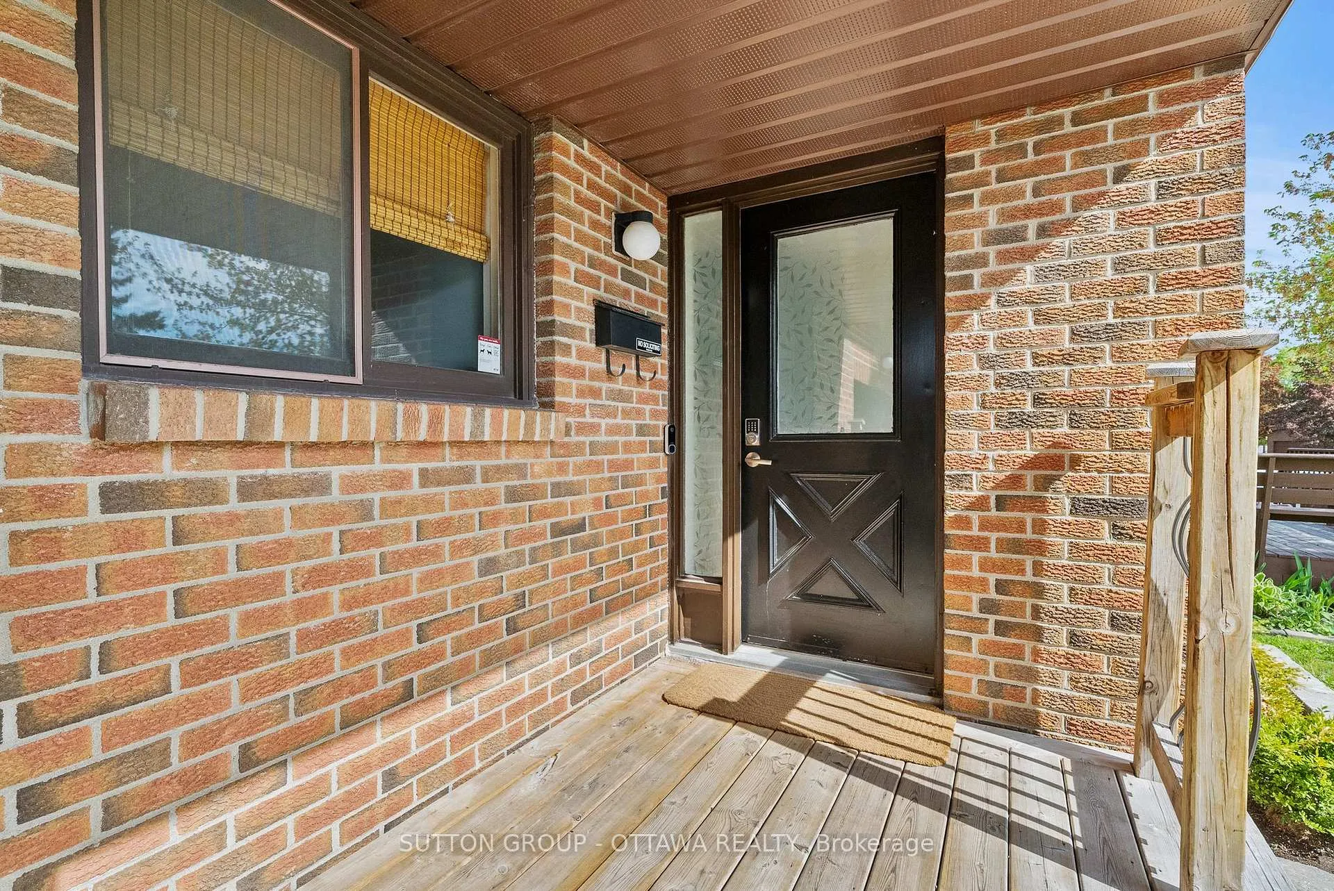 Photo 4 of 1 Airycot Circle, Ottawa, Barrhaven - Pheasant Run — HOMEH