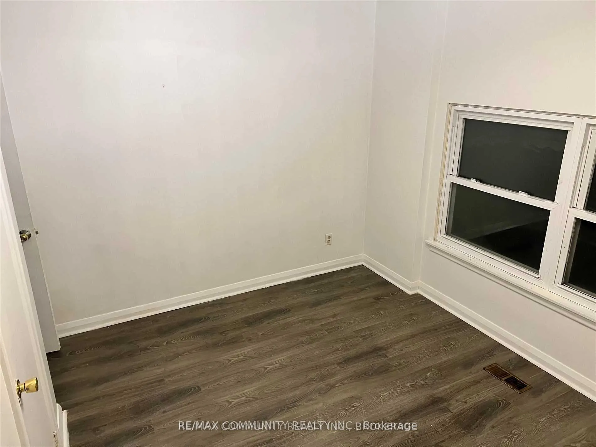 Photo 3 of 3238 Lawrence Avenue, Scarborough, Woburn — HOMEH