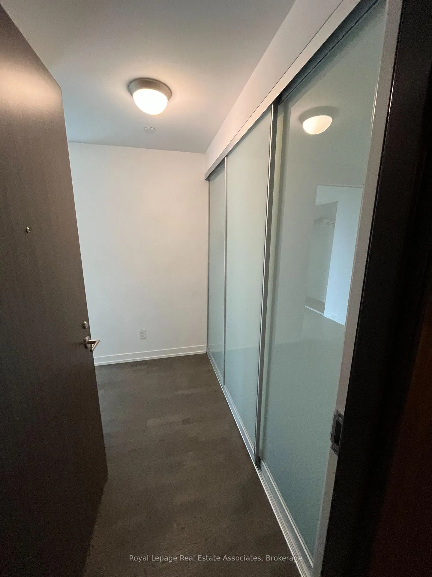 Photo 4 of Unit 439, 461 Adelaide Street W, Toronto, Waterfront Communities — HOMEH