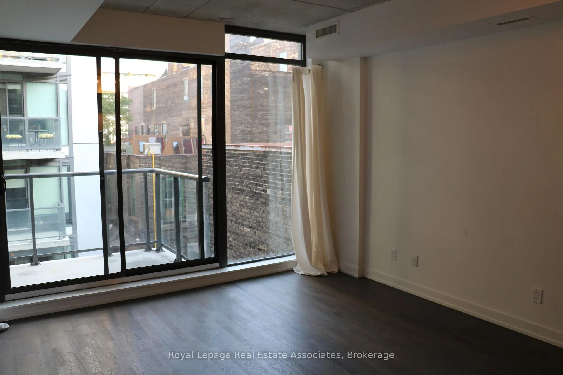 Photo 6 of Unit 439, 461 Adelaide Street W, Toronto, Waterfront Communities — HOMEH