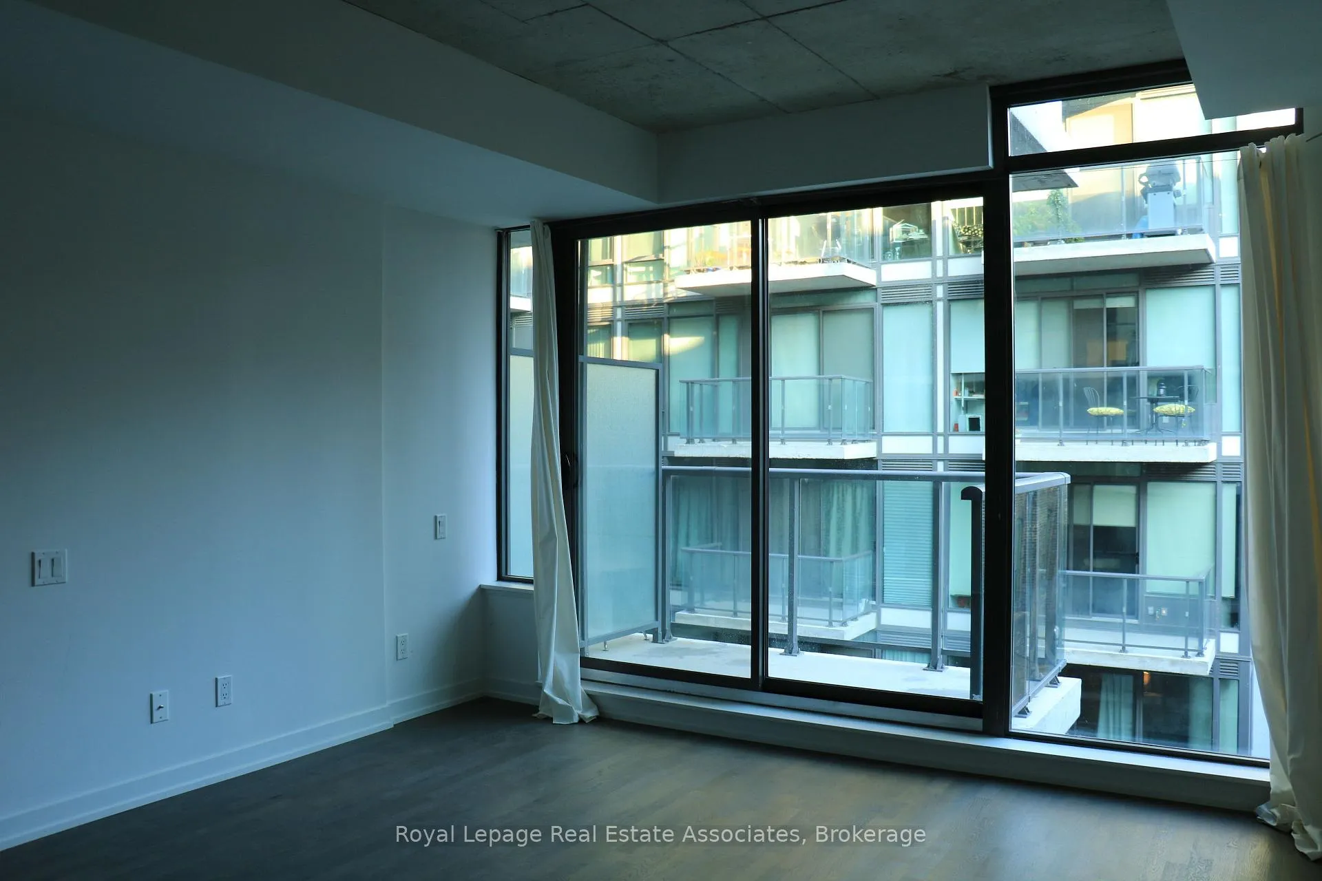 Photo 7 of Unit 439, 461 Adelaide Street W, Toronto, Waterfront Communities — HOMEH