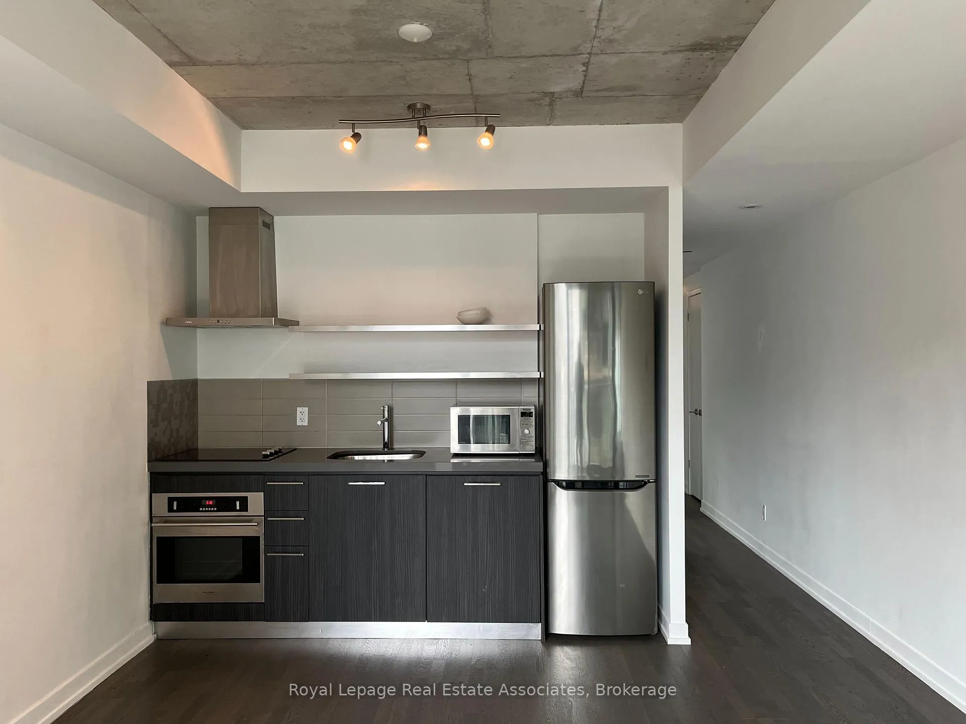 Photo 8 of Unit 439, 461 Adelaide Street W, Toronto, Waterfront Communities — HOMEH