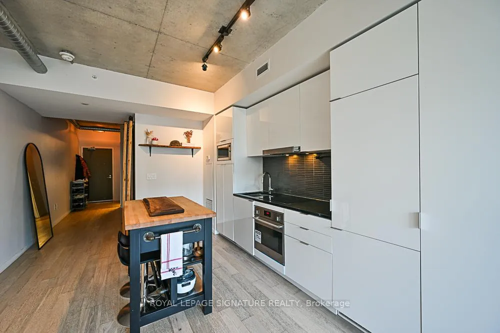 Photo 10 of Unit 803, 170 Bayview Avenue, Toronto, Waterfront Communities — HOMEH