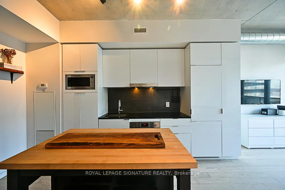 Photo 13 of Unit 803, 170 Bayview Avenue, Toronto, Waterfront Communities — HOMEH
