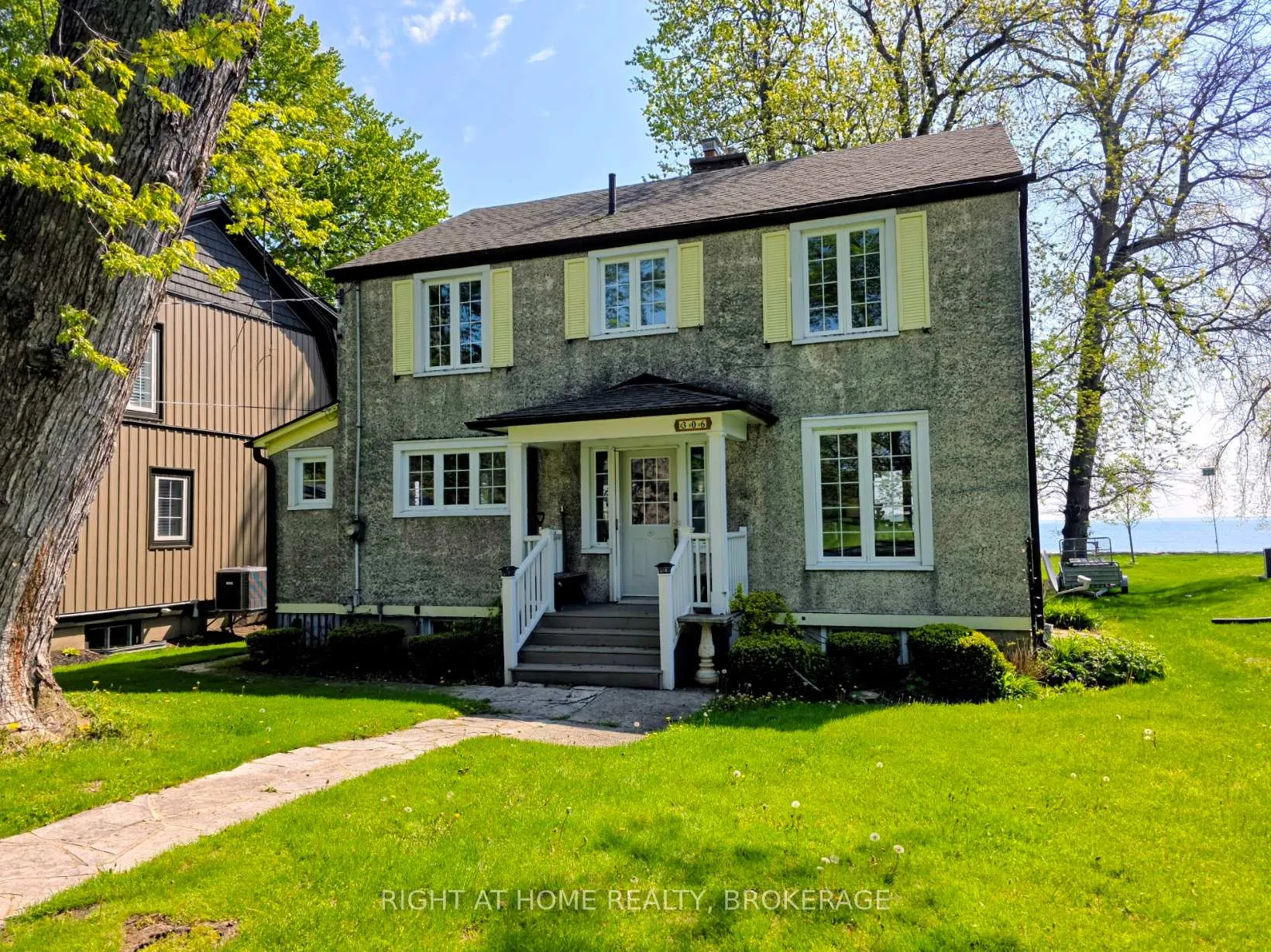 Photo of 306 Prospect Point Road S