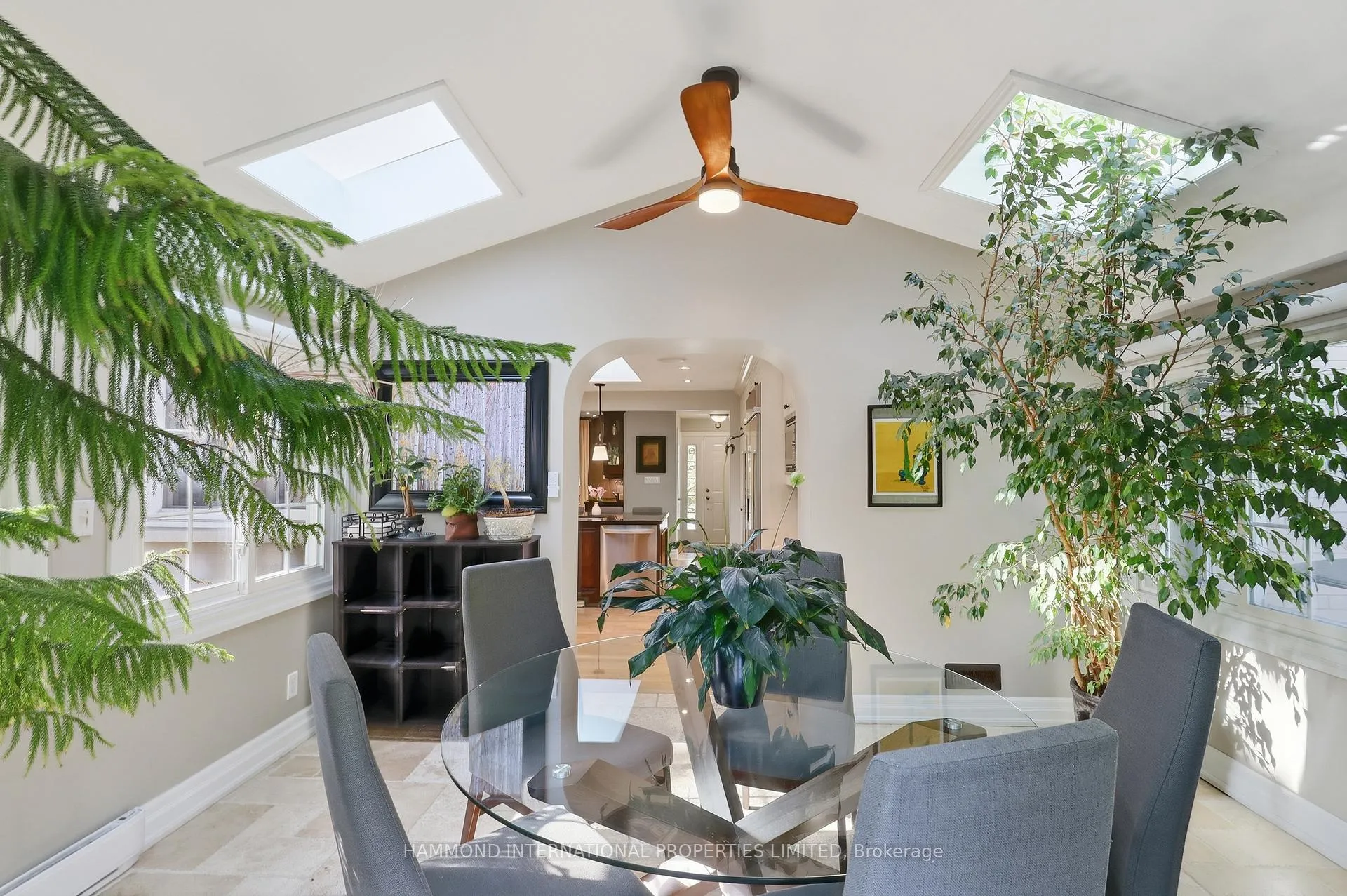 Photo 9 of 20 Orsi Court, Markham, Thornhill — HOMEH