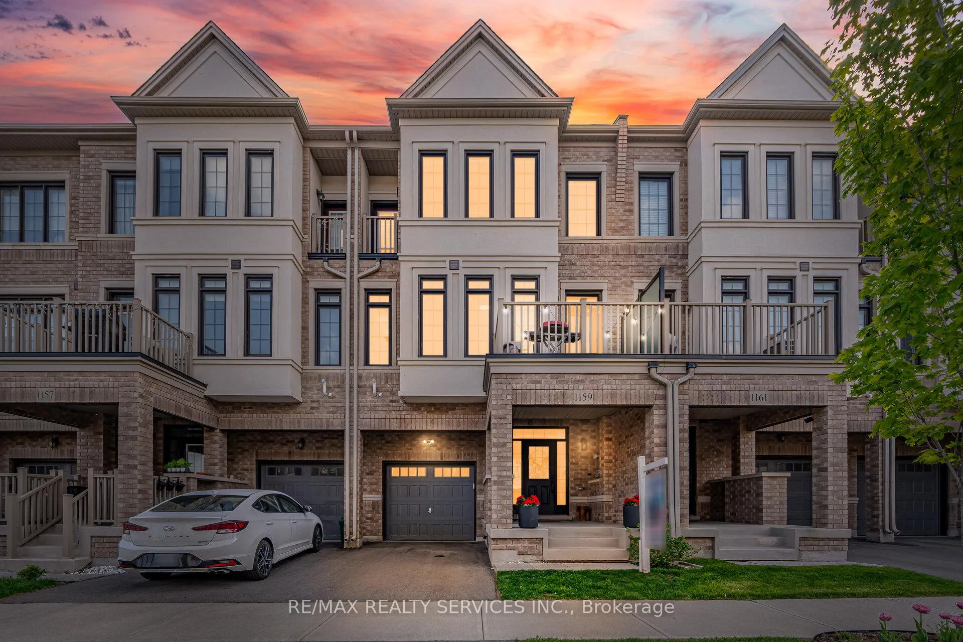 Front of 1159 Lloyd Landing