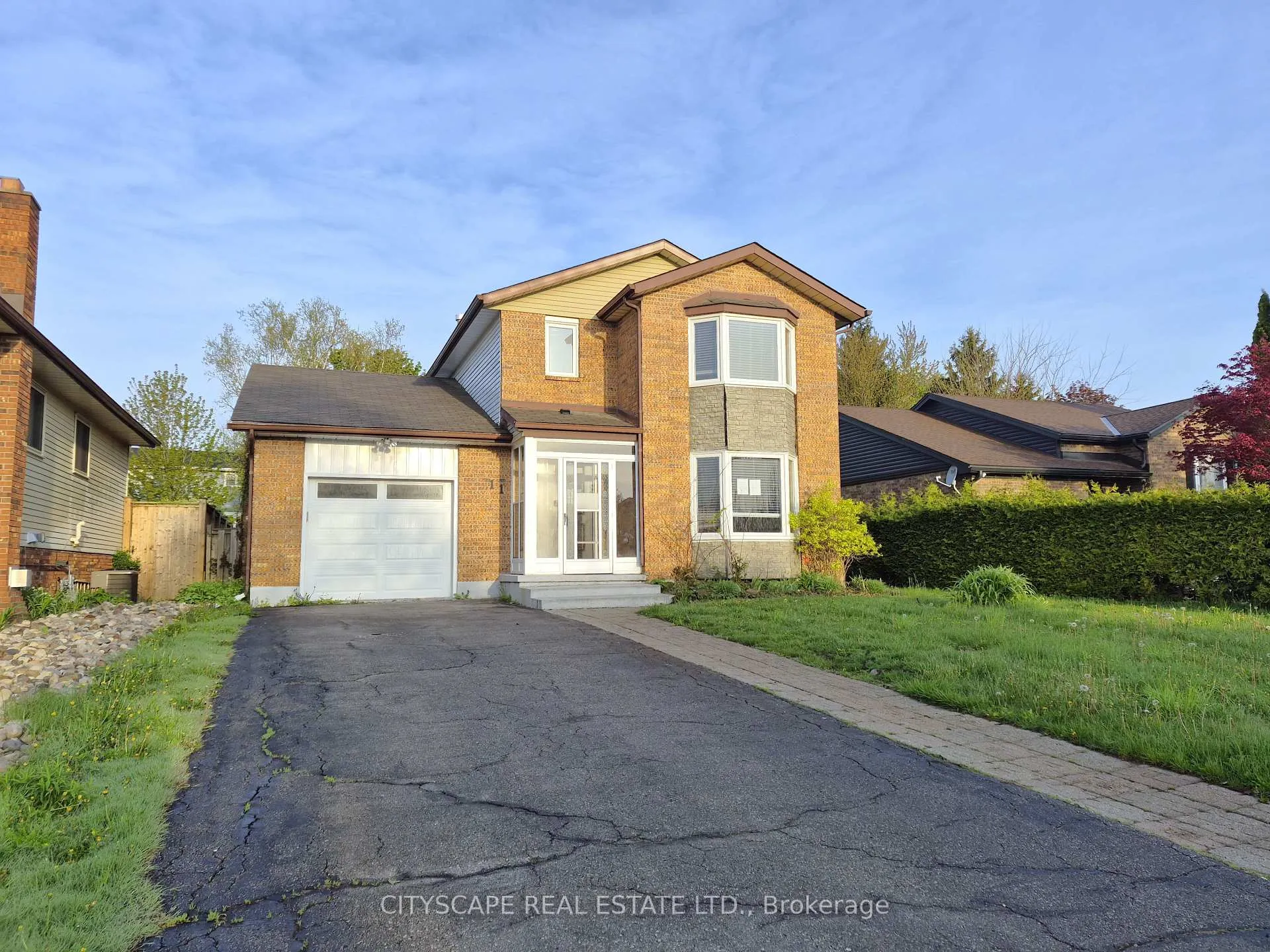 Photo 2 of 11 Ashely Court, Kitchener, Grand River North — HOMEH