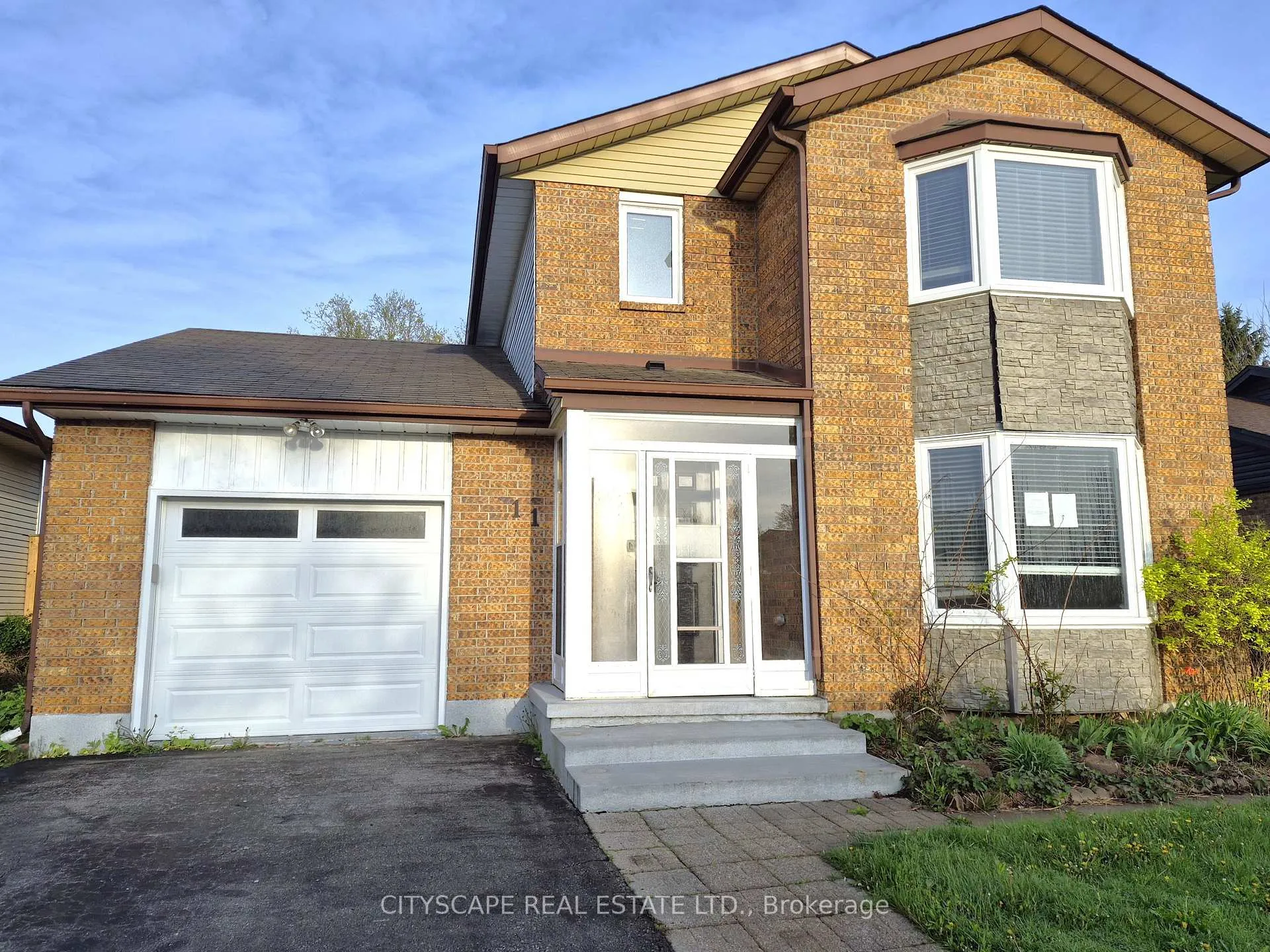 Photo 3 of 11 Ashely Court, Kitchener, Grand River North — HOMEH