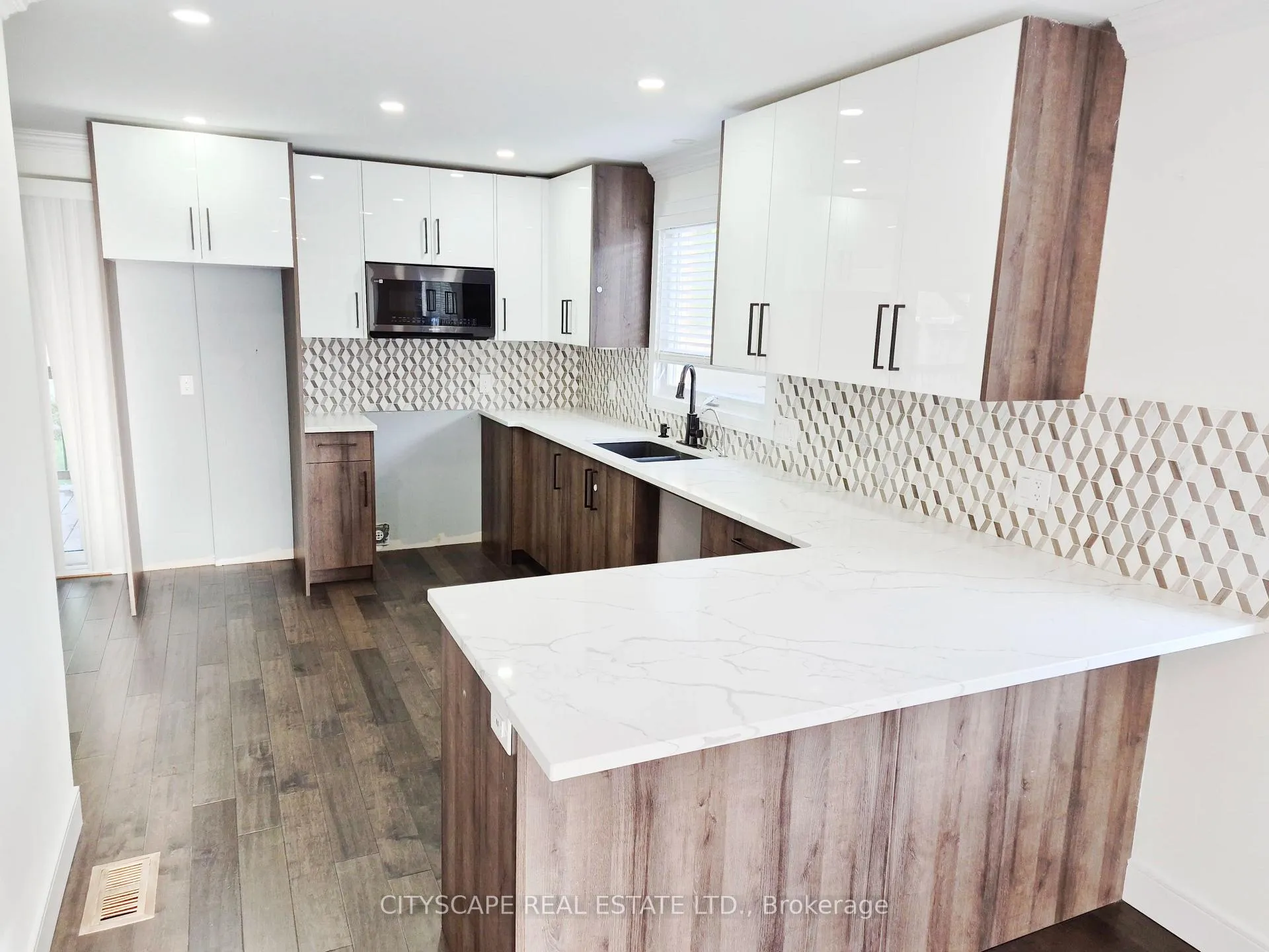 Photo 10 of 11 Ashely Court, Kitchener, Grand River North — HOMEH