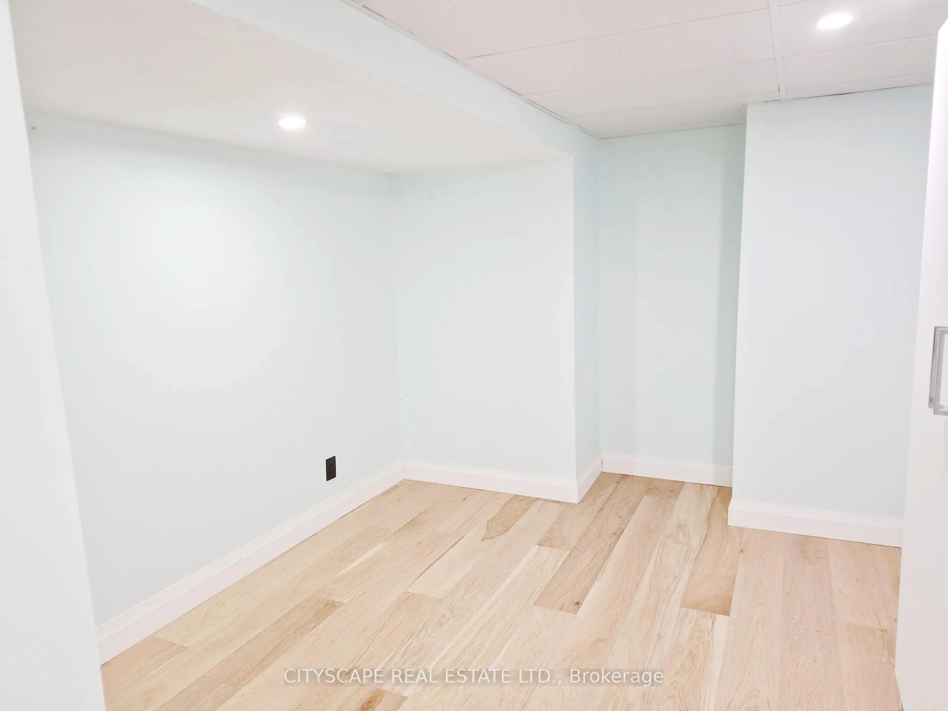 Photo 30 of 11 Ashely Court, Kitchener, Grand River North — HOMEH