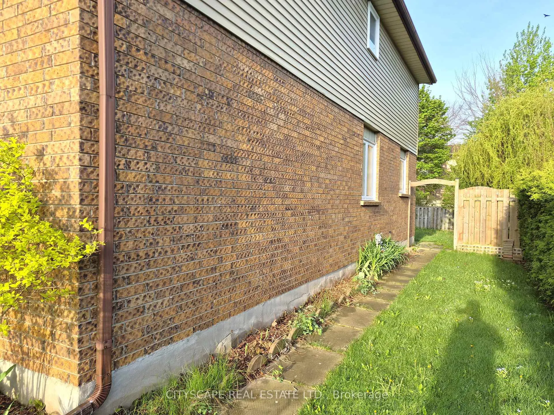 Photo 31 of 11 Ashely Court, Kitchener, Grand River North — HOMEH